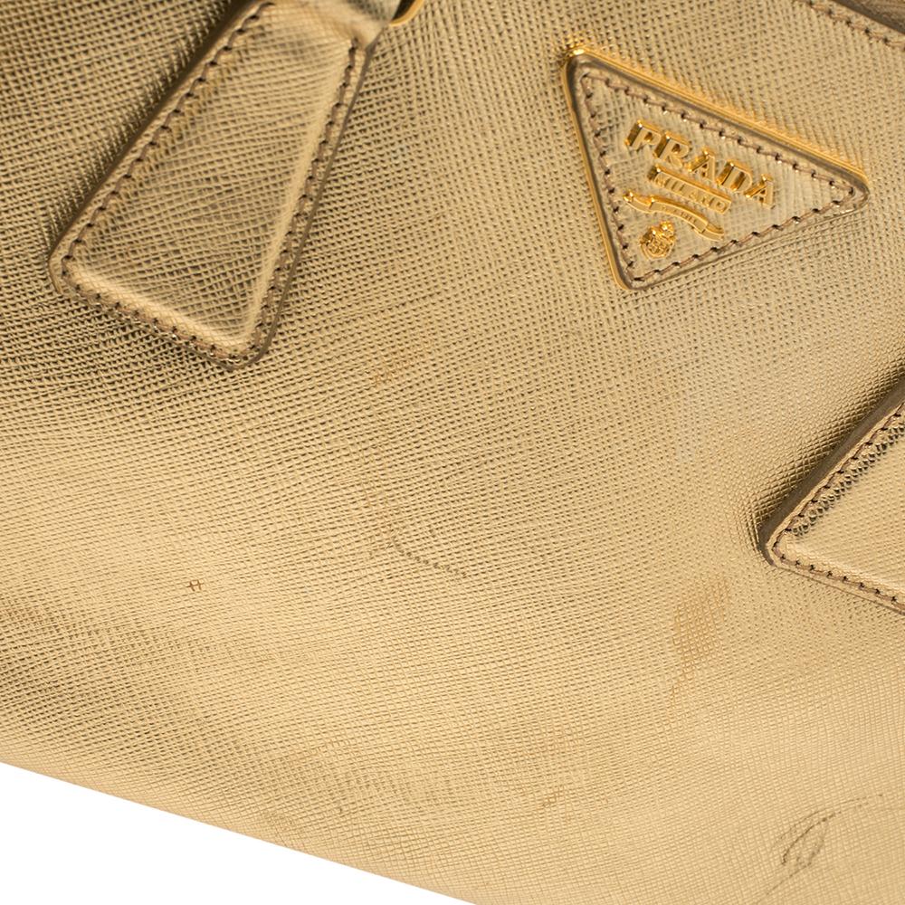 Prada Metallic Gold Saffiano Lux Leder-Tasche mit doppeltem Reißverschluss 9
