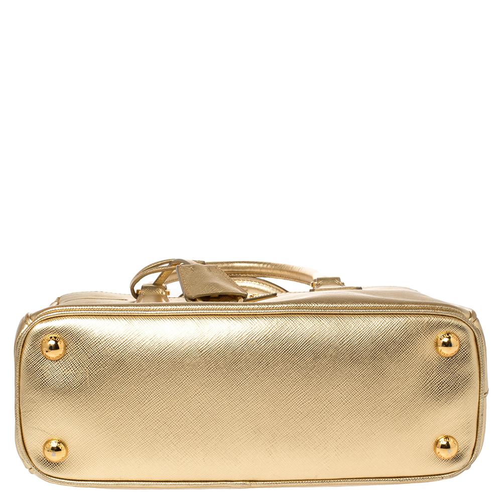 Prada Metallic Gold Saffiano Lux Leder-Tasche mit doppeltem Reißverschluss 1