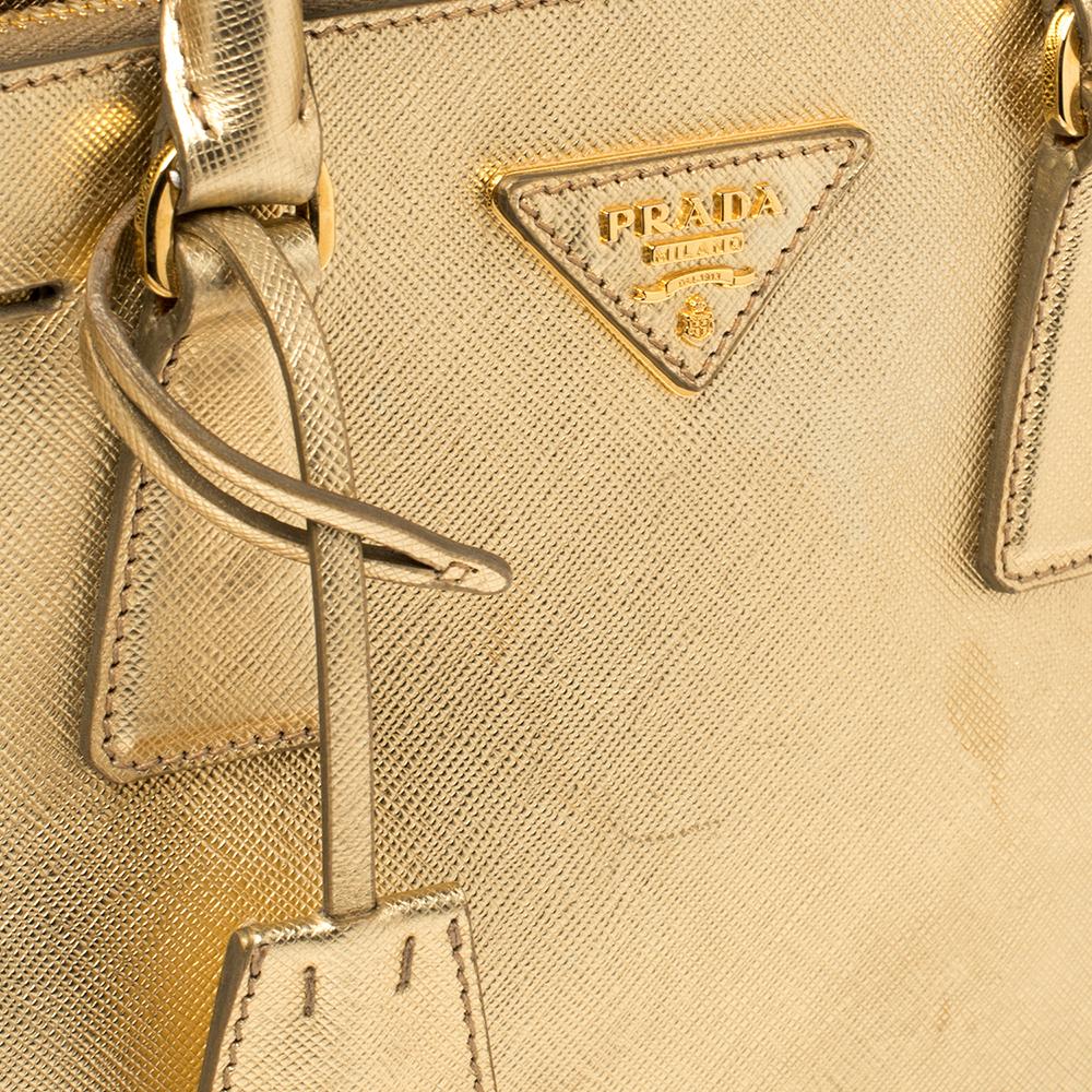 Prada Metallic Gold Saffiano Lux Leder-Tasche mit doppeltem Reißverschluss 5