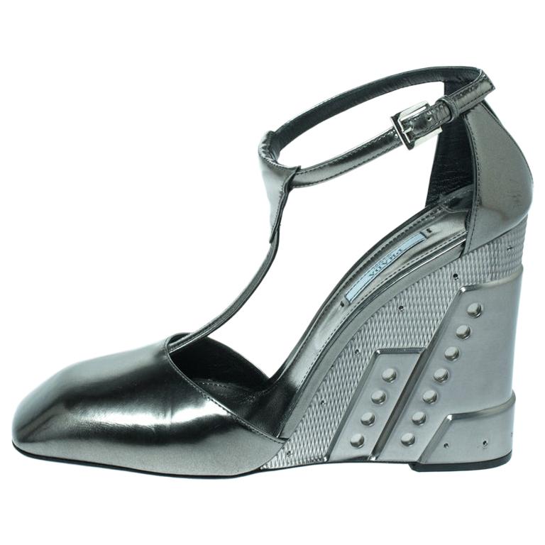 Prada Metallic Green T Strap Metal Embossed Wedge Sandals Size 41 For Sale  at 1stDibs