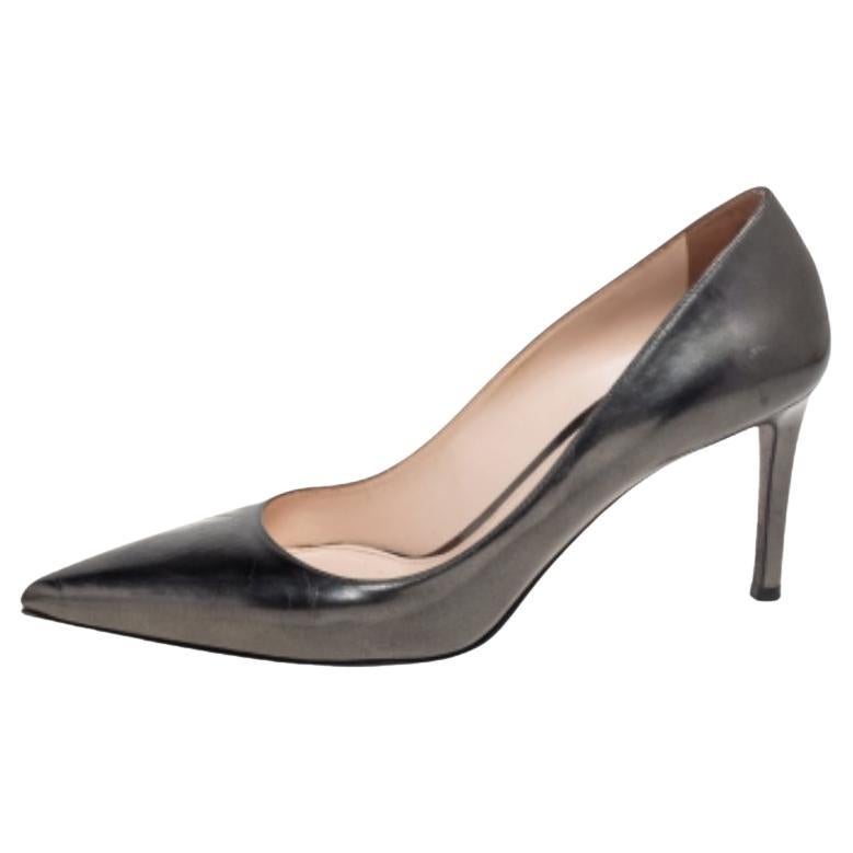 Escarpins Prada à bout pointu en cuir gris métallisé, taille 36,5