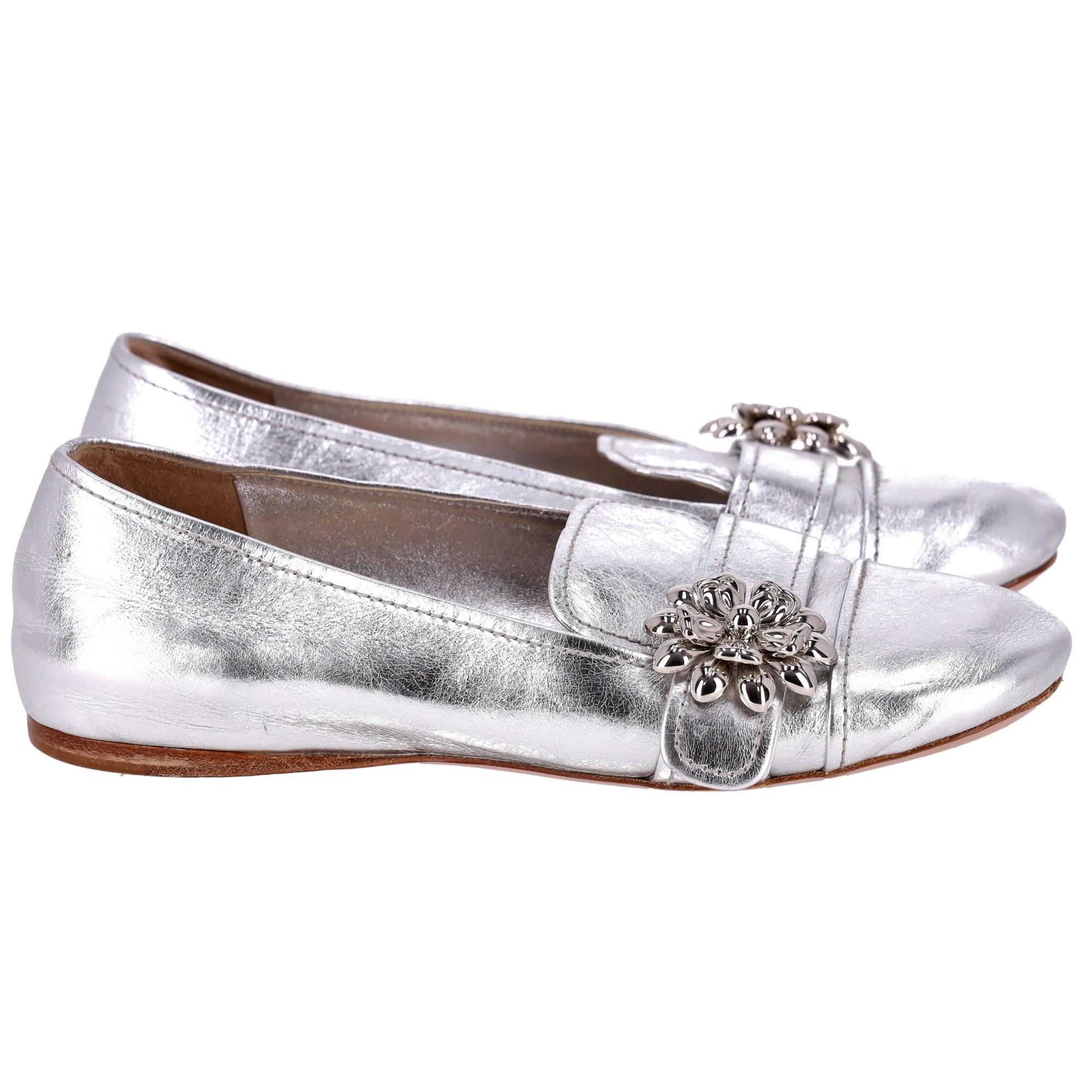 Prada Metallic Leather Flower Brooch Loafers In Excellent Condition In London, GB
