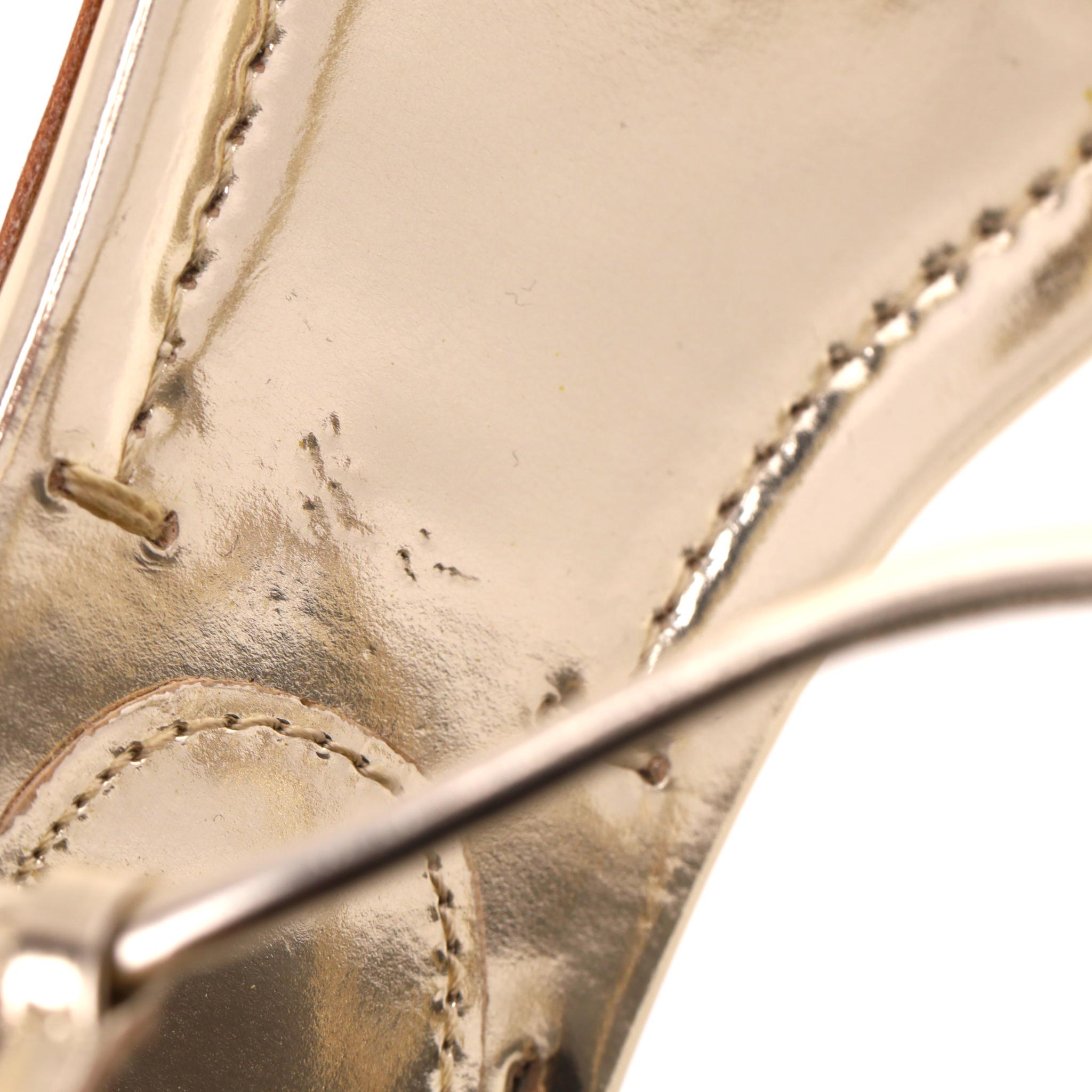 Sandales à lanières en cuir métallisé de Prada en vente 5