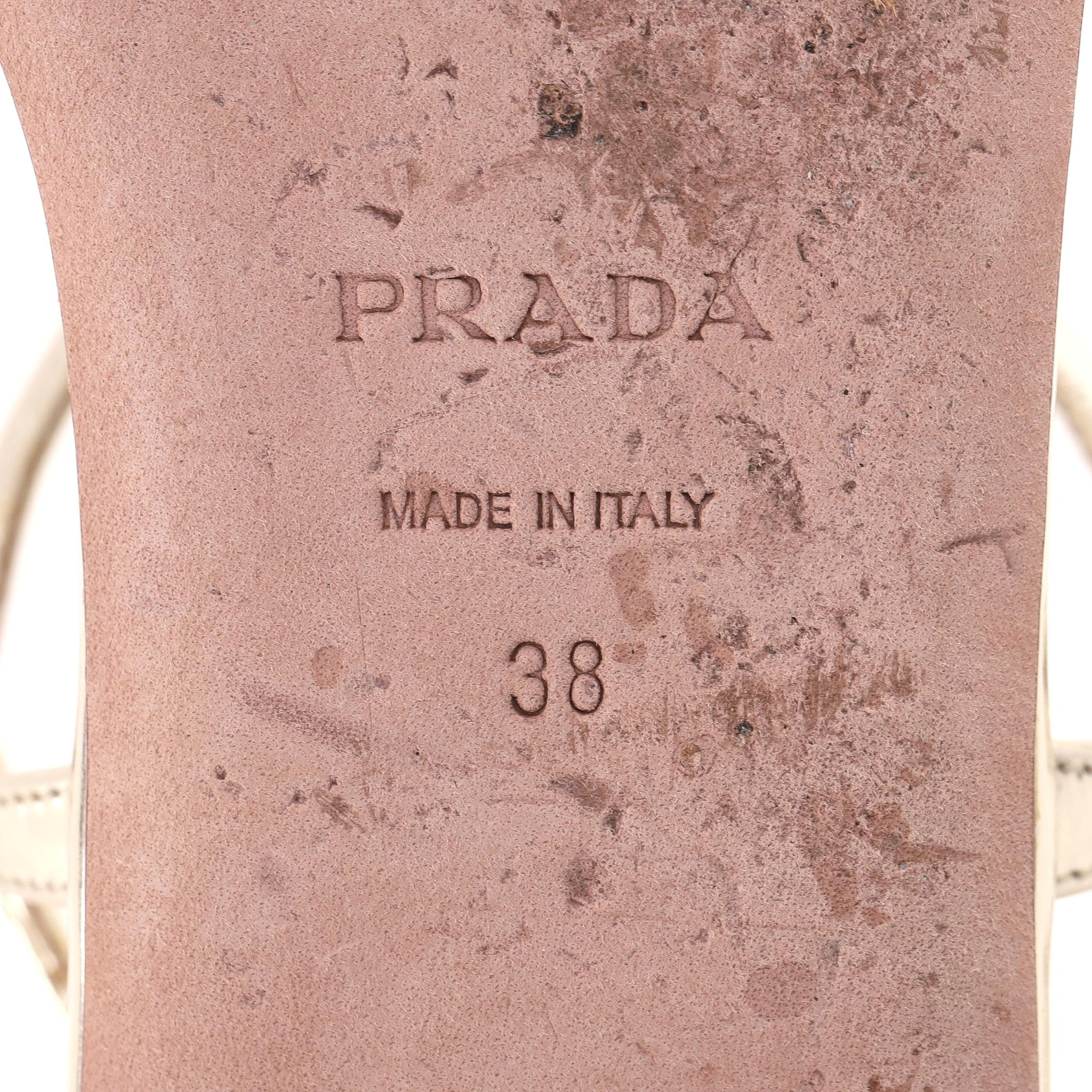 Sandales à lanières en cuir métallisé de Prada en vente 3