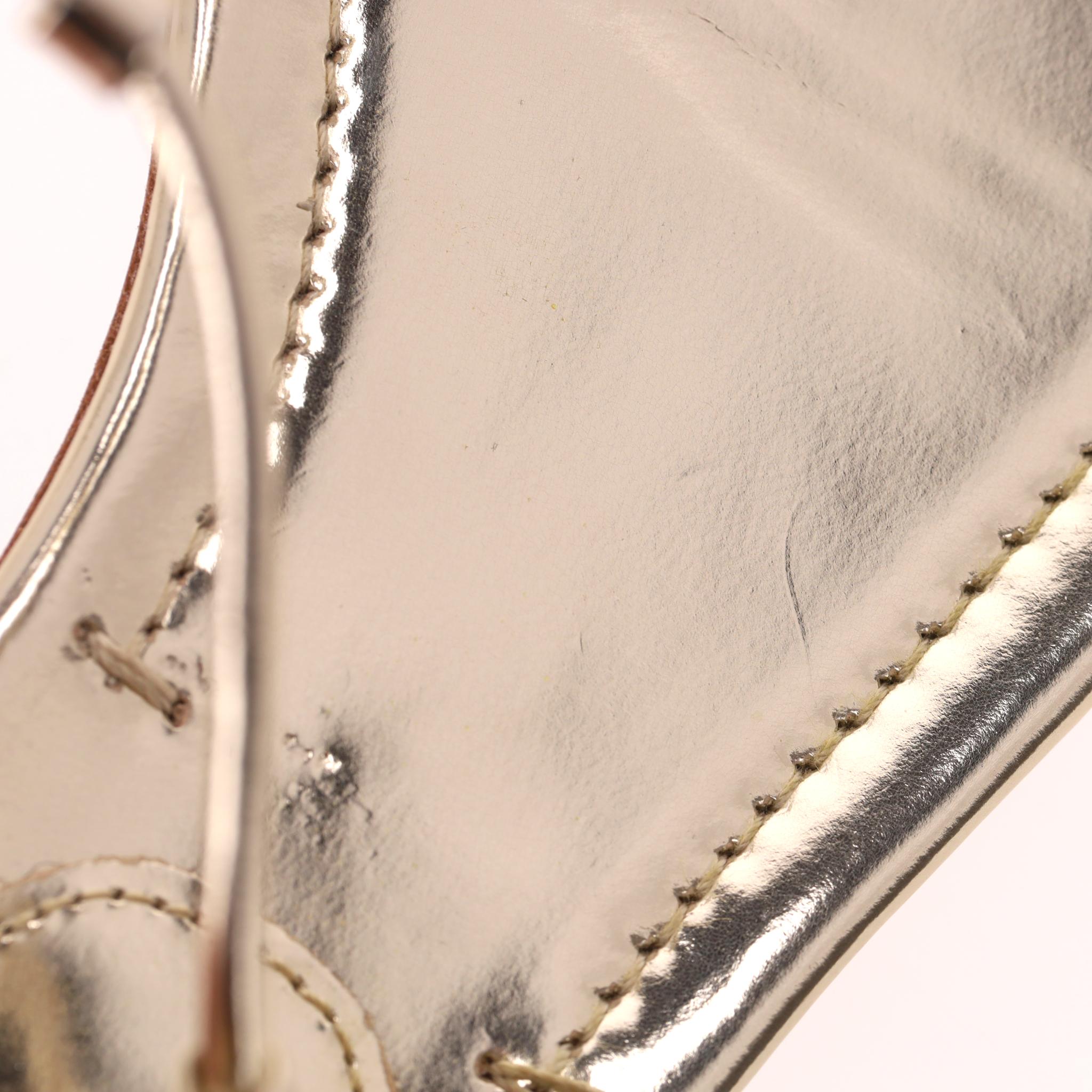 Sandales à lanières en cuir métallisé de Prada en vente 4