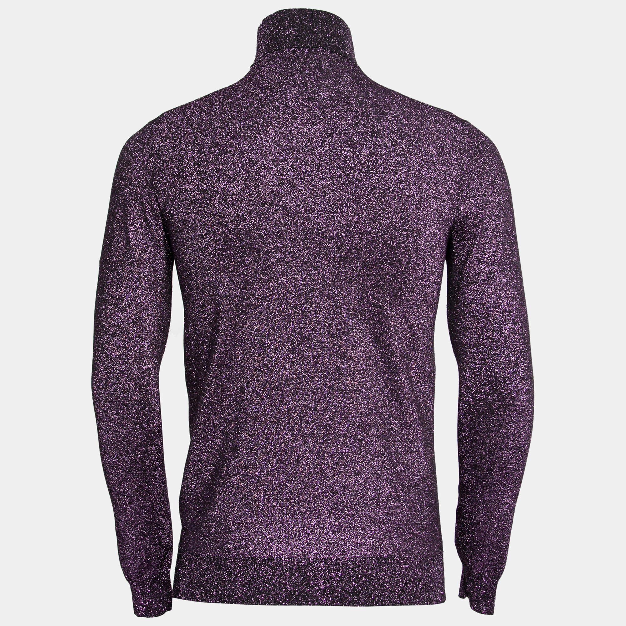 An ideal pick for the cold weather, this Prada sweater is an elevated and modern choice. It has been crafted using soft fabrics in purple shade then finished off with a turtle neck and long sleeves.

