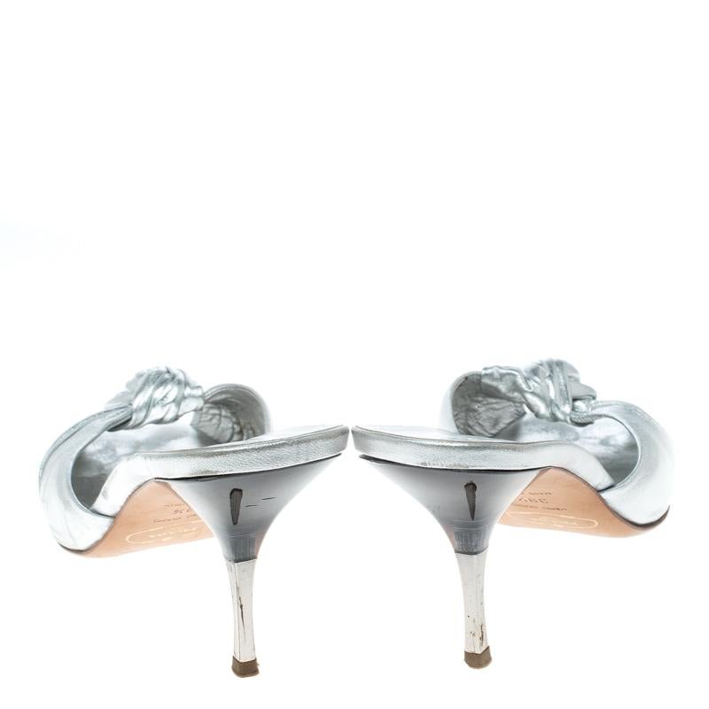 Prada Metallic Silver Leather Square Peep Toe Slide Sandals Size 40.5 In Good Condition In Dubai, Al Qouz 2