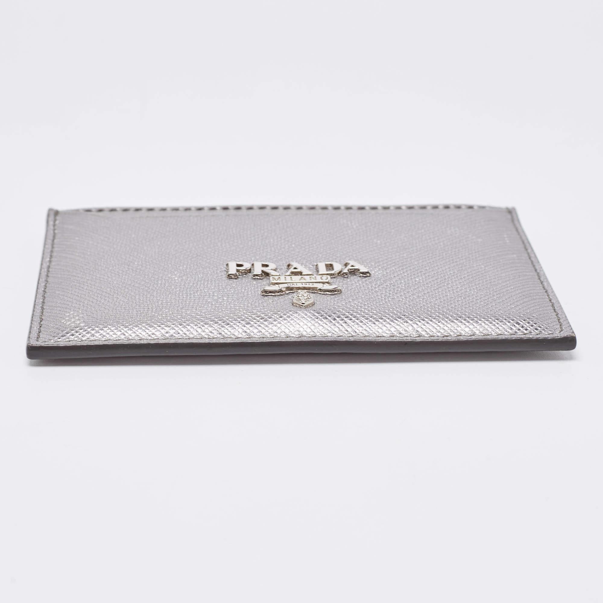 Prada Metallic Silver Saffiano Leather Card Holder In Good Condition In Dubai, Al Qouz 2