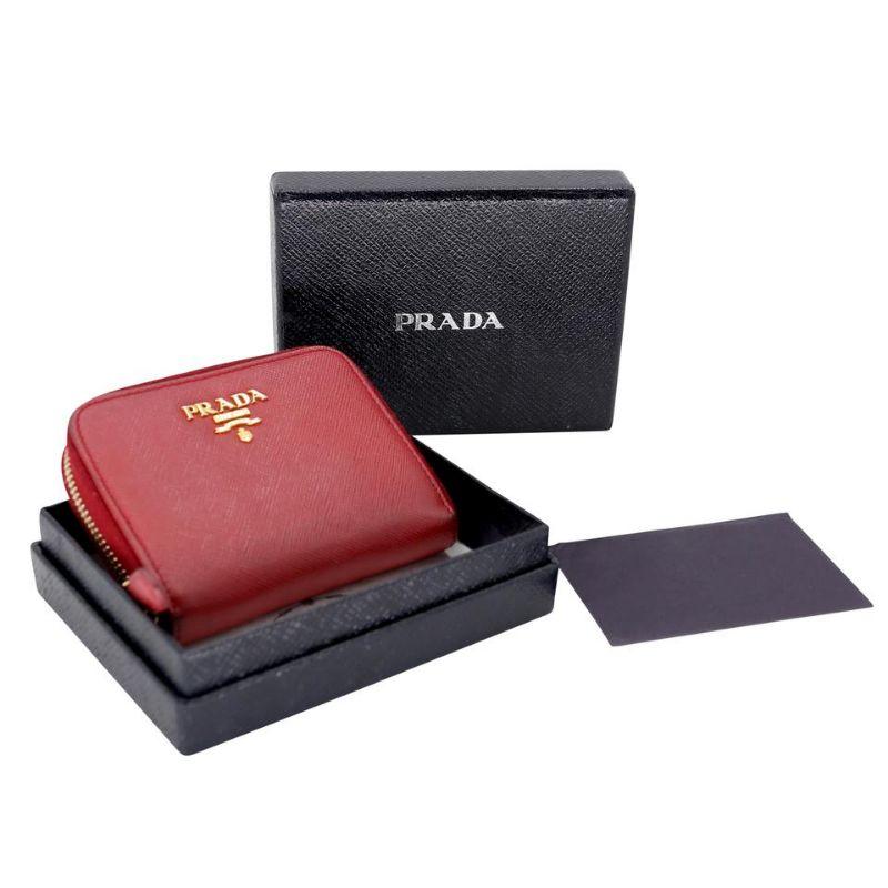 Prada Milano - Portefeuille de voyage en cuir Saffiano PR-1202P-0003 Bon état - En vente à Downey, CA