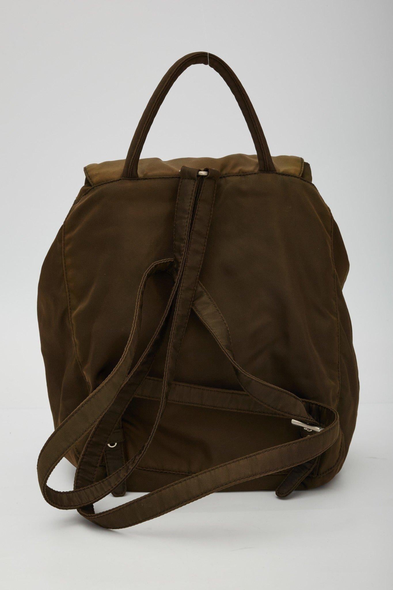 Prada Military Green Nylon City Backpack In Good Condition For Sale In Montreal, Quebec