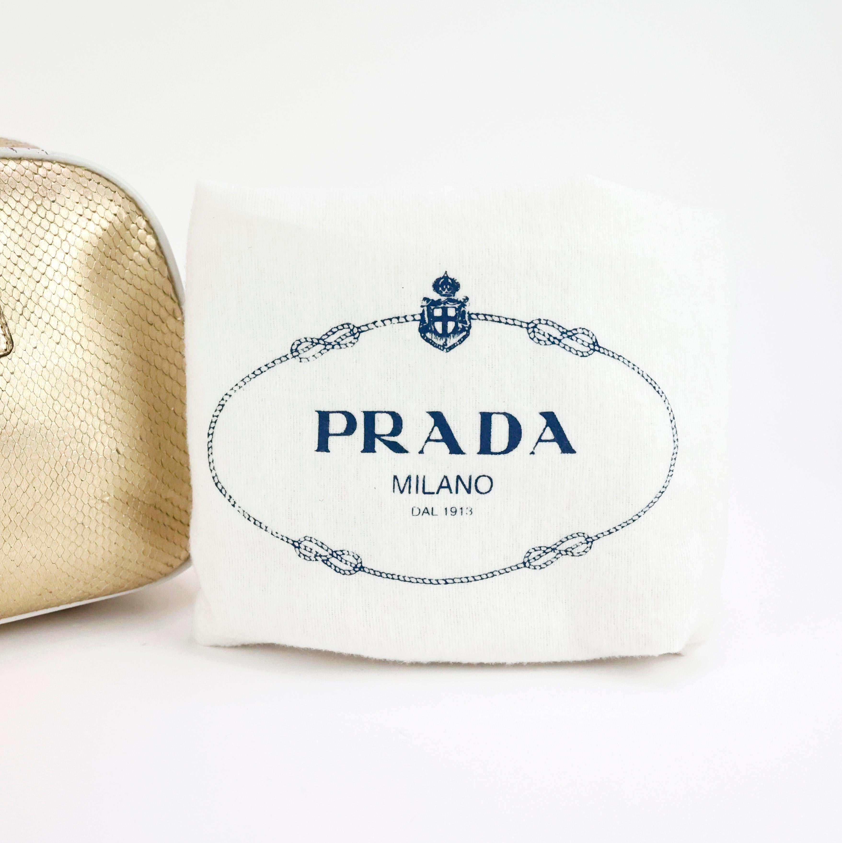 Prada mini sac de bowling en python Pour femmes en vente