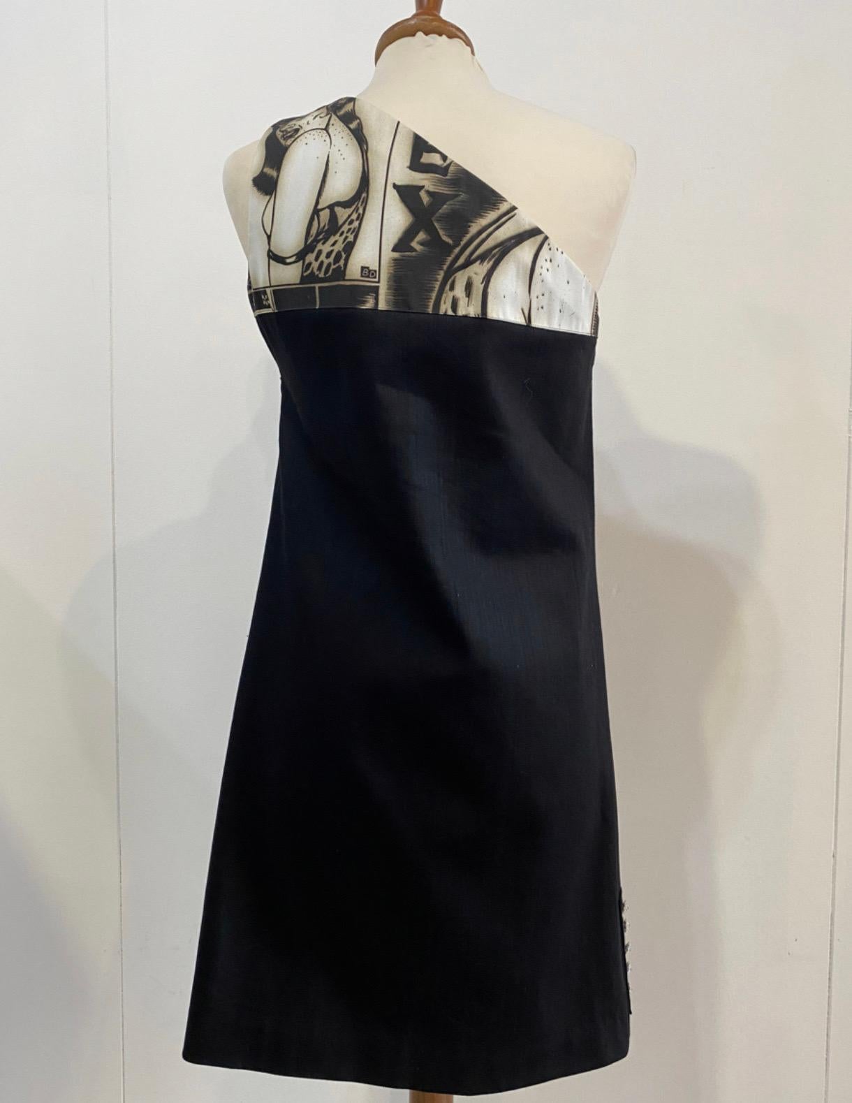 Women's or Men's Prada mini Dress. Spring/Summer 2018.
In black cotton, featuring comics print  For Sale