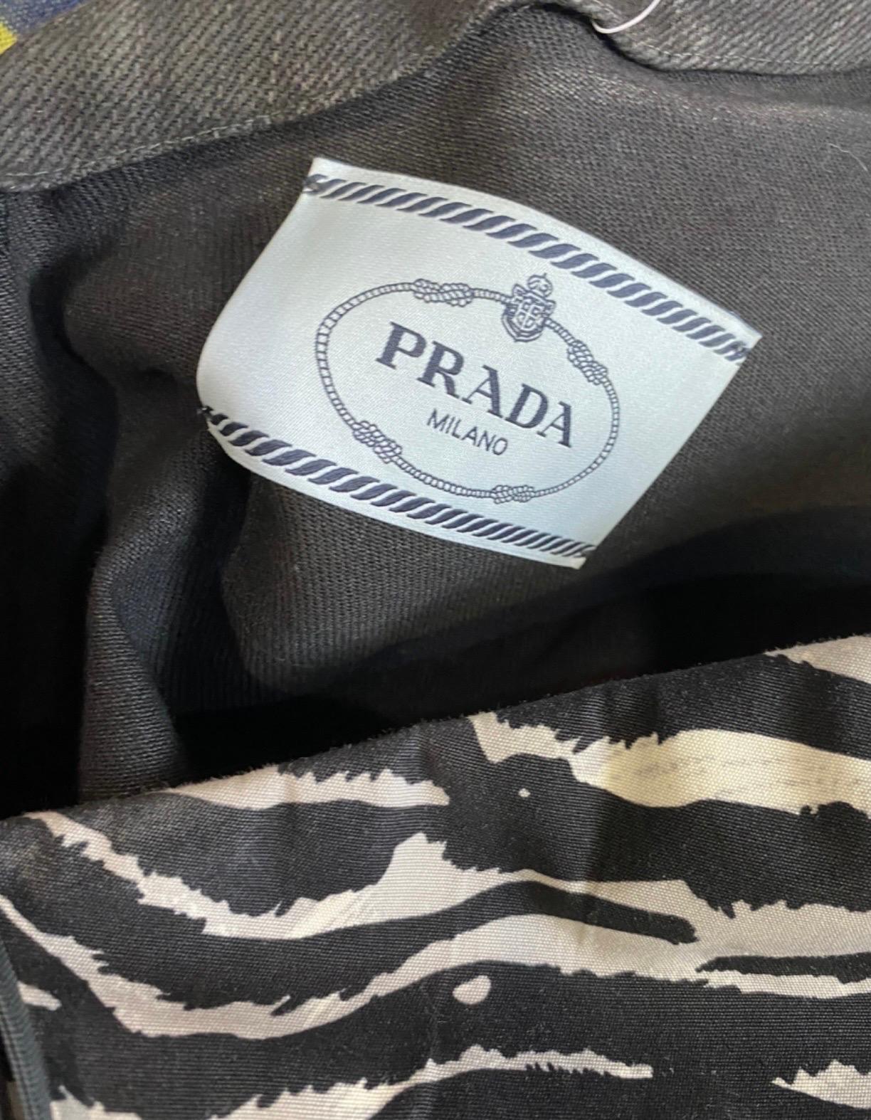 Prada mini Dress. Spring/Summer 2018.
In black cotton, featuring comics print  For Sale 3