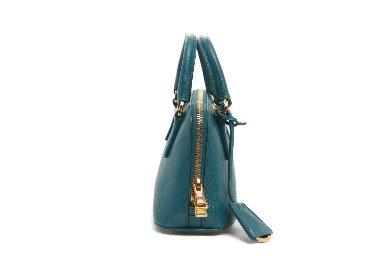 Ottanio Blue Prada mini promenade saffiano luxe bag with gold tone hardware, top handle with a flat adjustable strap.
Height: 5 inches
Length: 7.25 inches
Width: 3.25 inches
Drop: 2 inches