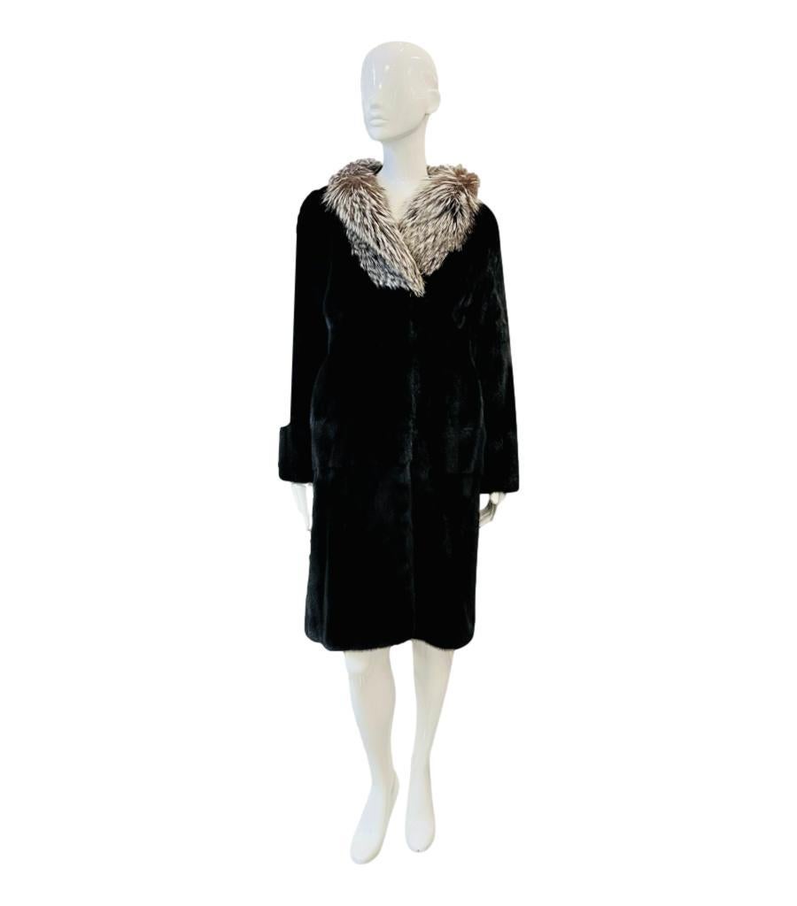 Prada Mink Fur Coat With Fox Collar

Dark brown fur coat with sumptuous fox fur collar, fully lined.

Size - 44IT

Condition - Very Good

Composition - Mink Fur, Fox Fur
