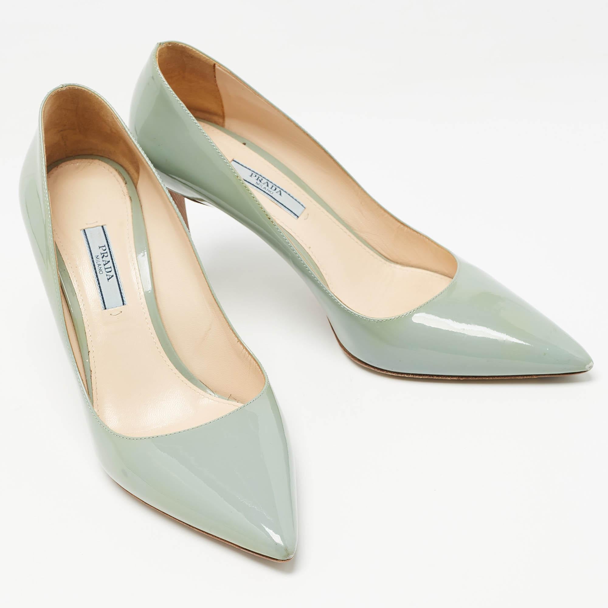 Prada Mint Green Patent Leather Pointed Toe Pumps Size 38 In Good Condition In Dubai, Al Qouz 2