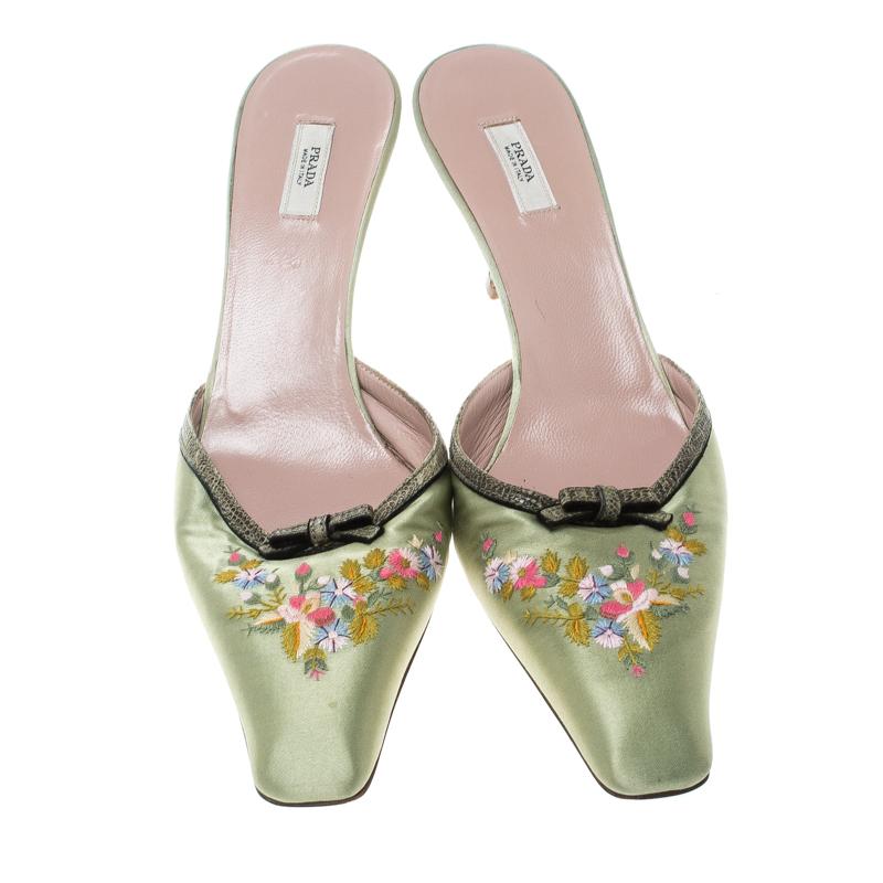 Looking lovely with beautiful embroidery on the uppers, these easily slip-on mules from Prada are both pretty and feminine. They are crafted with the mint green coloured satin and have square toes and 7 cm high lizard heels along with strong,