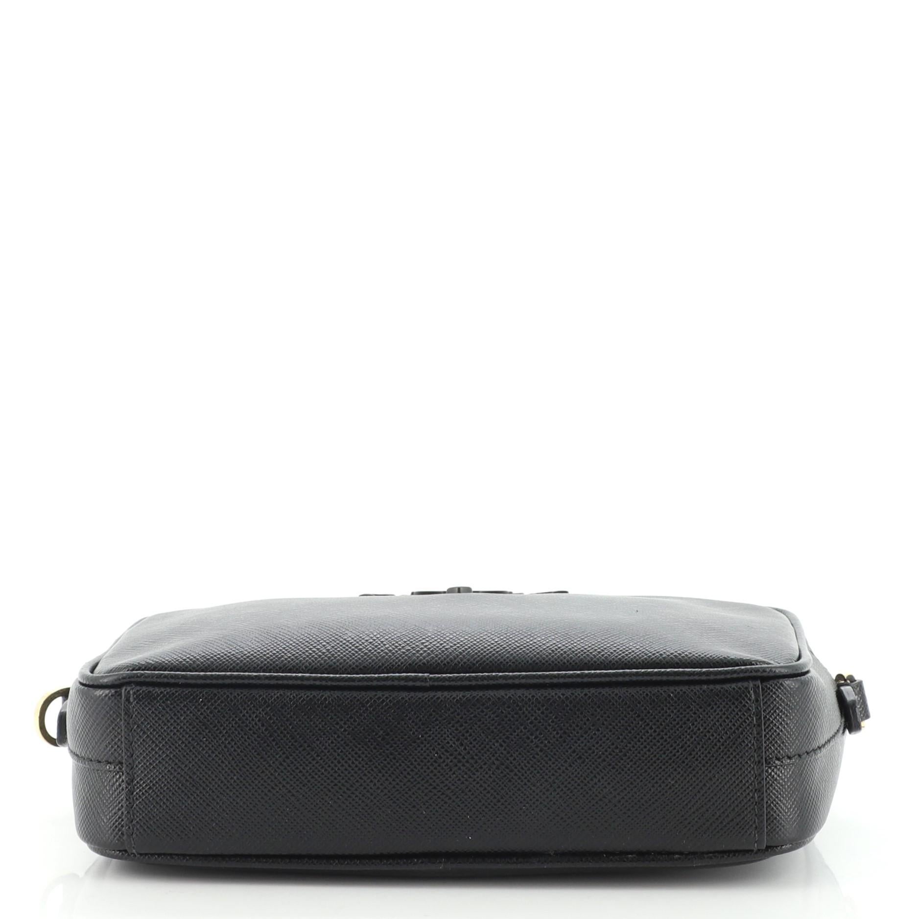 Prada Monochrome Kameratasche aus Saffianoleder von Prada im Zustand „Gut“ in NY, NY