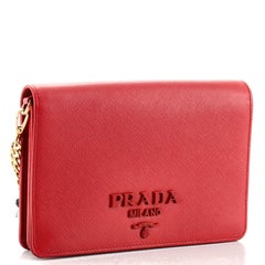 Prada Monochrome Kette Klappe Tasche aus Saffiano-Leder von Prada