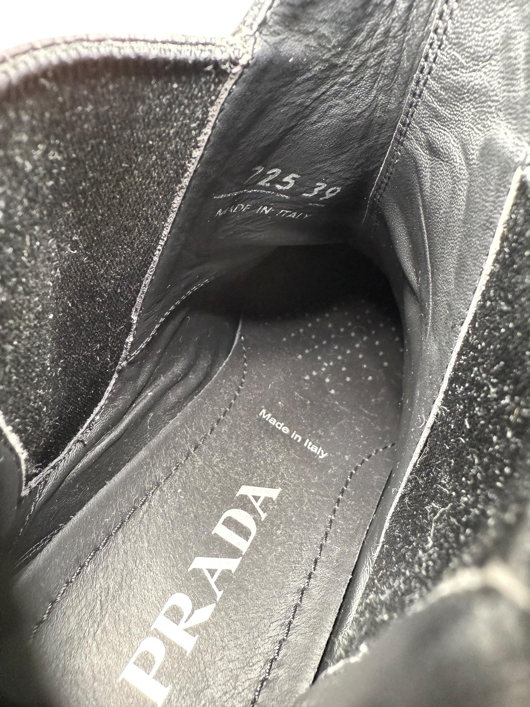 Prada - Monolith Lug-Sole Polished Leather Chelsea Boots - FW21 - Size 38 en vente 5