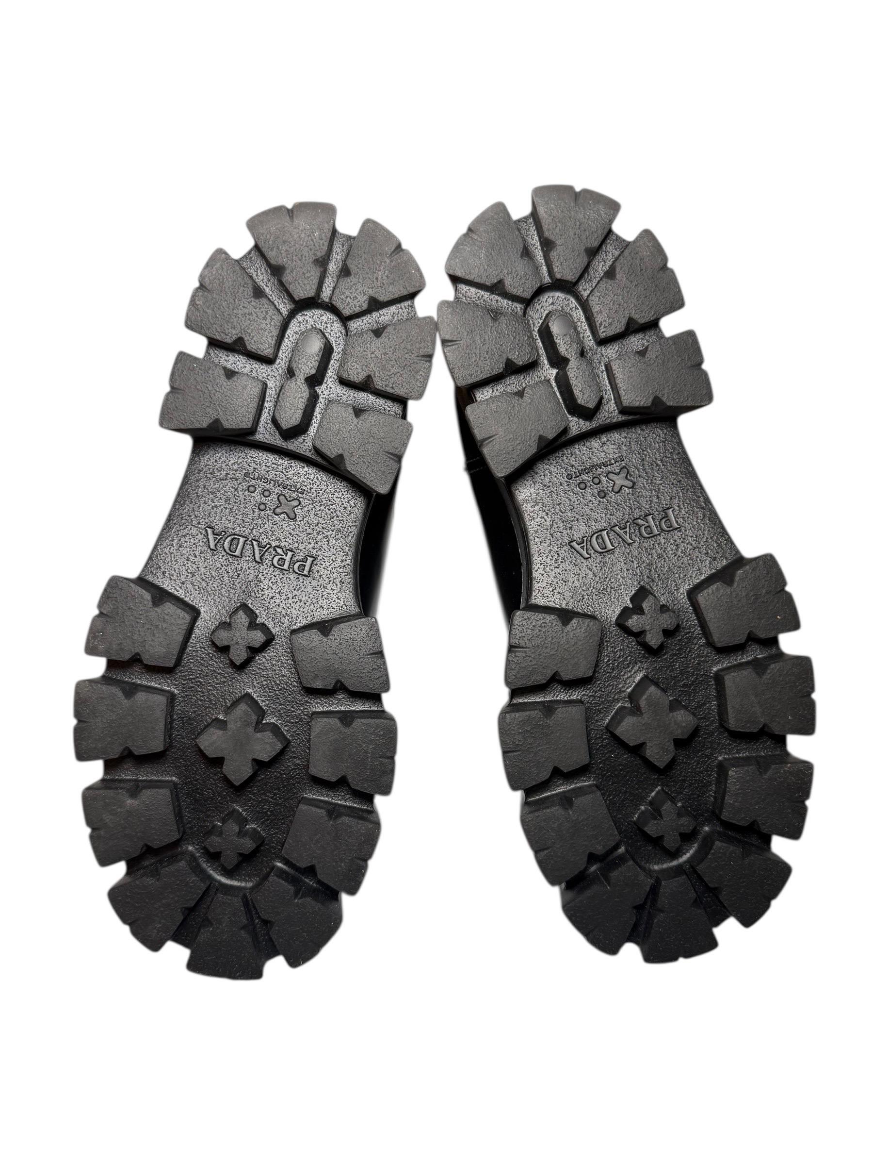 Prada - Monolith Lug-Sole Polished Leather Chelsea Boots - FW21 - Size 38 en vente 7