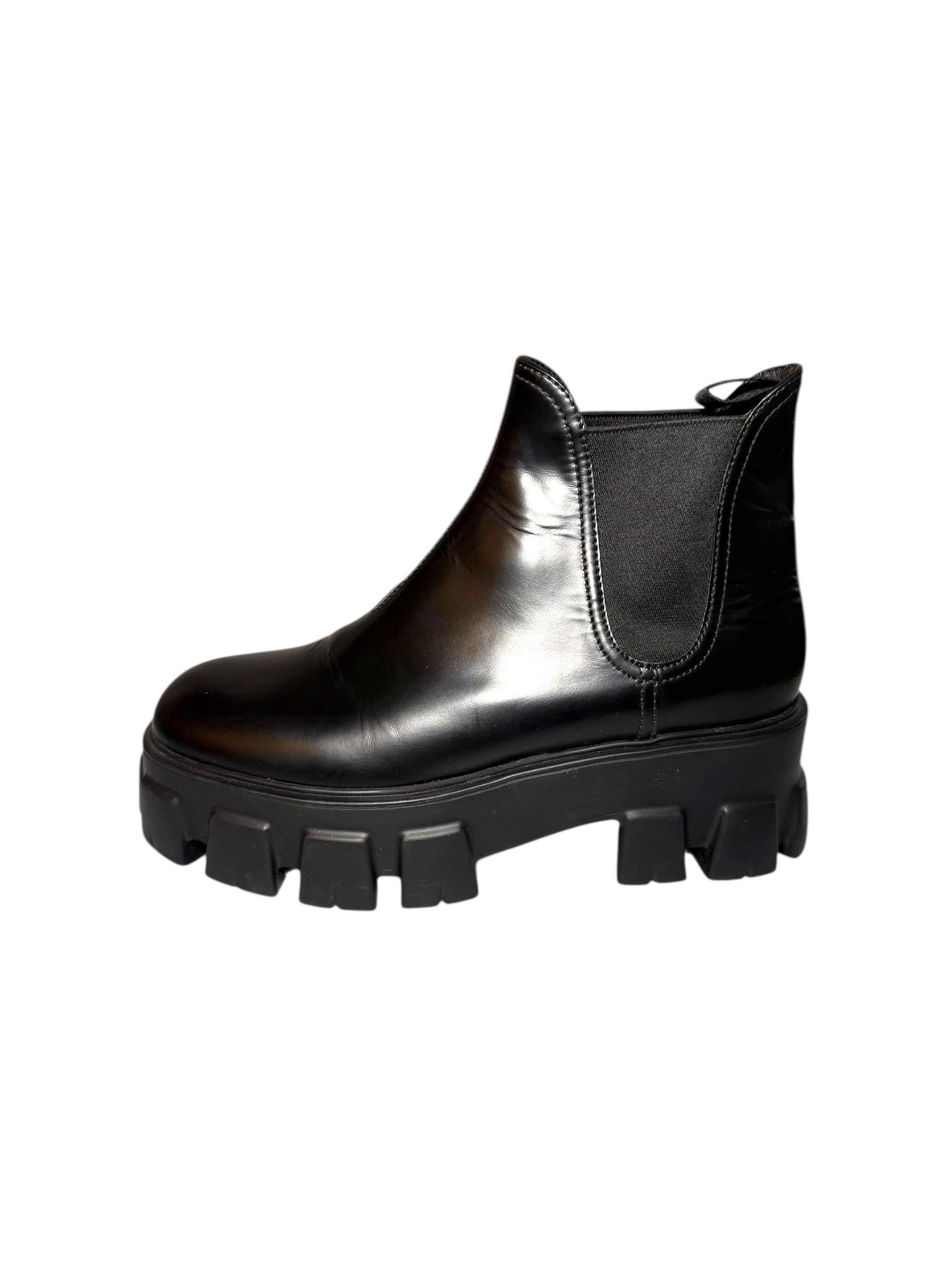 Noir Prada - Monolith Lug-Sole Polished Leather Chelsea Boots - FW21 - Size 38 en vente