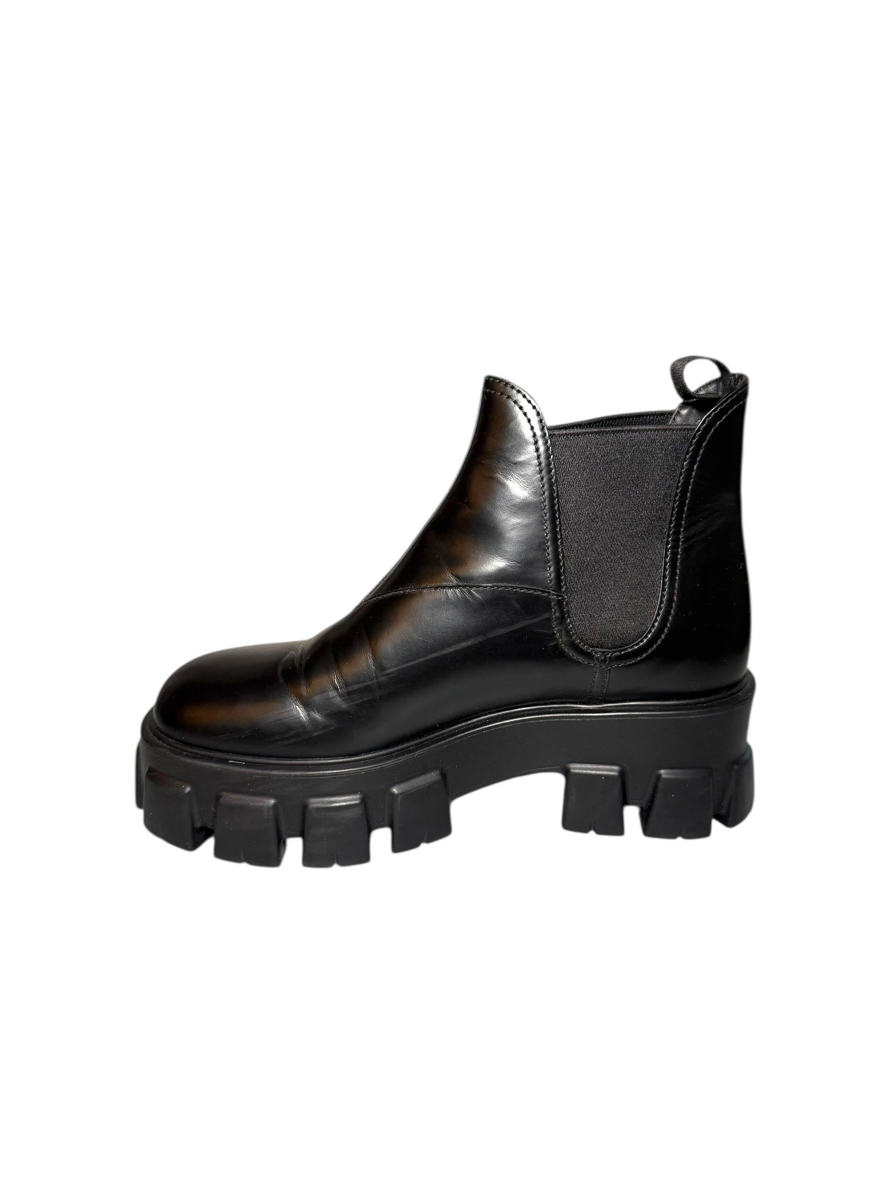 Prada - Monolith Lug-Sole Polished Leather Chelsea Boots - FW21 - Size 38 en vente 1