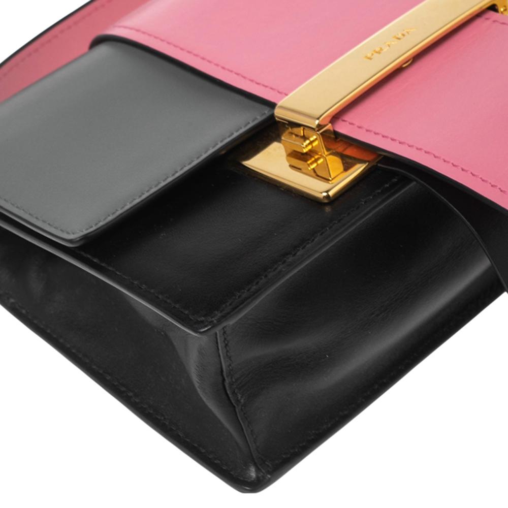 Flaunting a structured silhouette, this Prada flap bag is a must-have addition for all the fashionistas. It is meticulously crafted from leather and features an interesting ribbon design on the front. The multicolored piece is finished with a