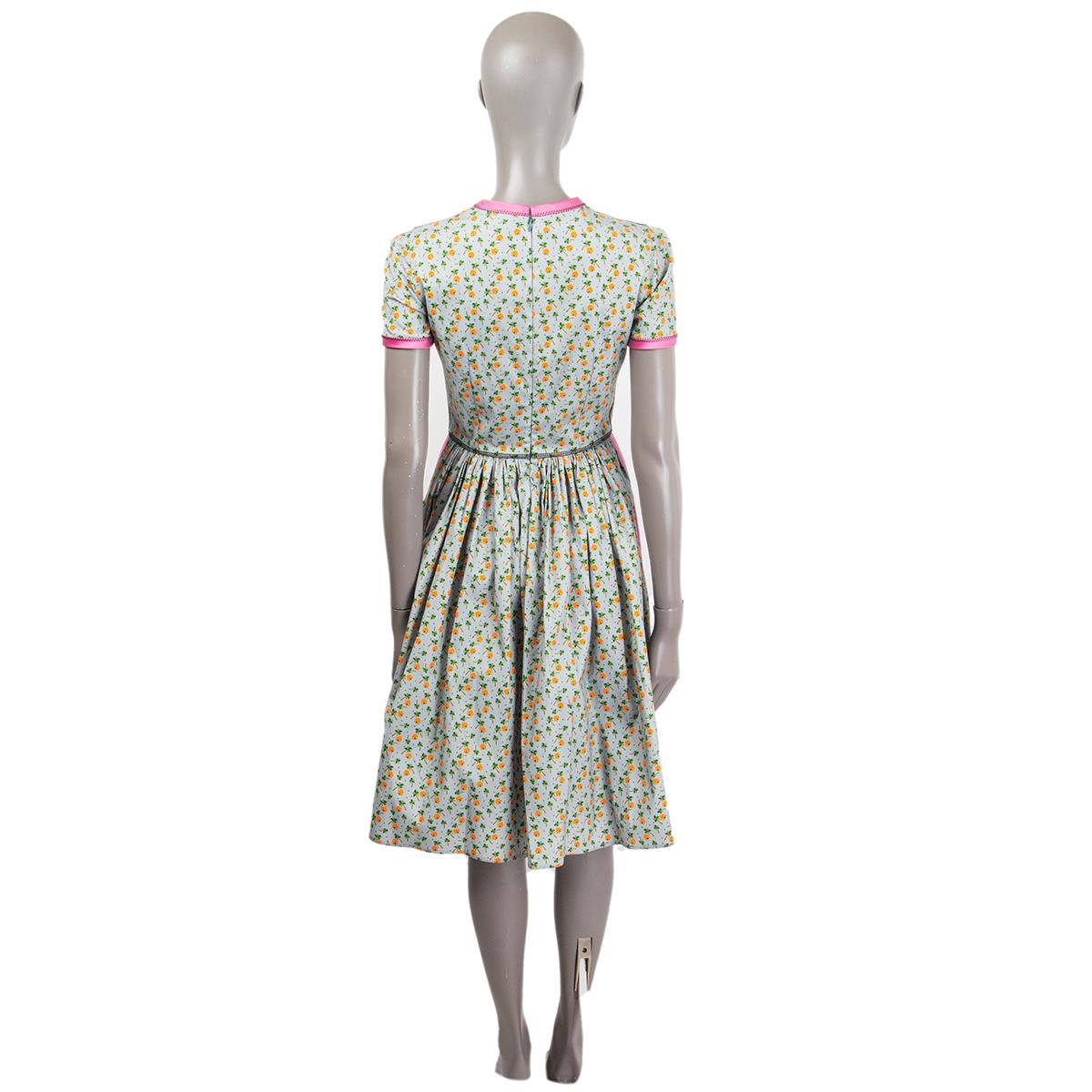 PRADA Mehrfarbiges Kleid mit kurzen Ärmeln aus Baumwolle mit PRINTED-Druck 38 XS im Zustand „Hervorragend“ im Angebot in Zürich, CH