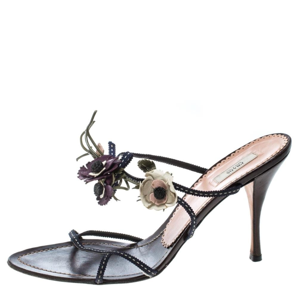 These beautiful and glamorous Prada sandals are a perfect addition to your special occasion wear collection for both day and night time. Constructed in multicolored fabric and lined with leather on the insoles, these sandals are made special with