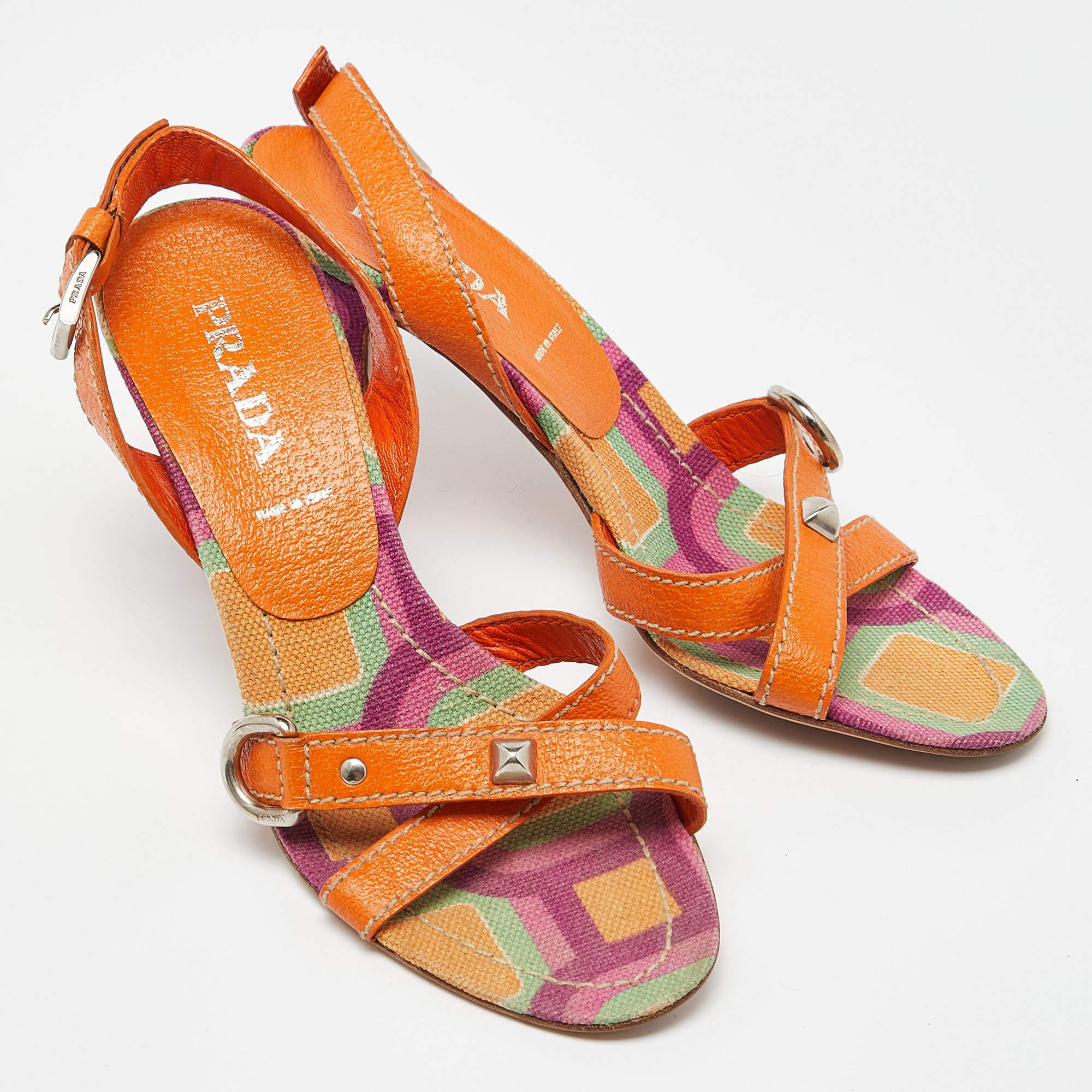 Prada - Sandales à lanières en cuir imprimé multicolore, taille 36 Bon état - En vente à Dubai, Al Qouz 2