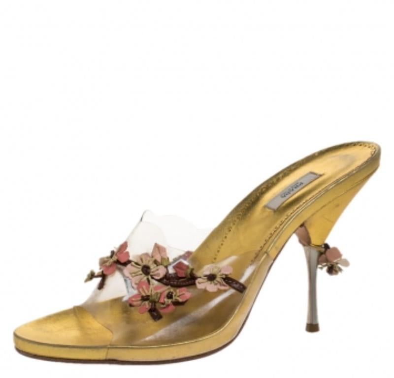 Prada Mehrfarbige Slide-Sandalen aus PVC und Leder mit Blumenverzierung Größe 38,5 im Angebot 1