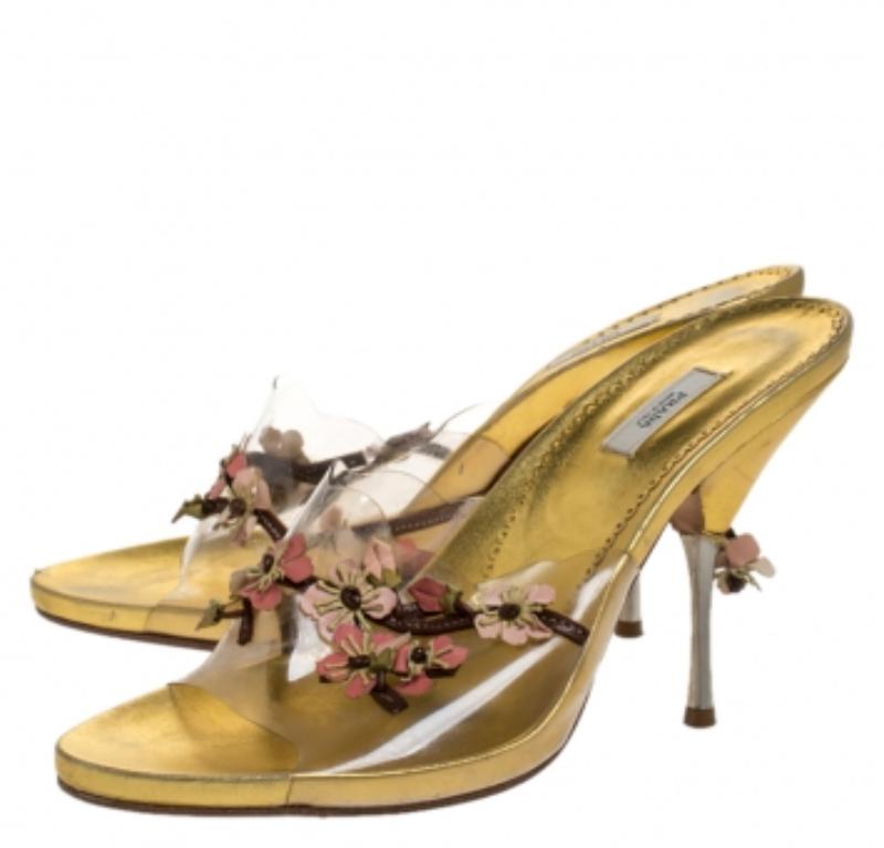 Prada Mehrfarbige Slide-Sandalen aus PVC und Leder mit Blumenverzierung Größe 38,5 im Angebot 2