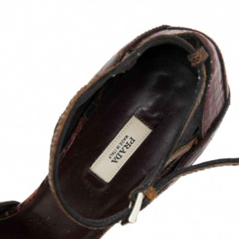 Prada Sandali con cinturino alla caviglia in pelle di pitone e pelle goffrata multicolore misura 38 in vendita 2