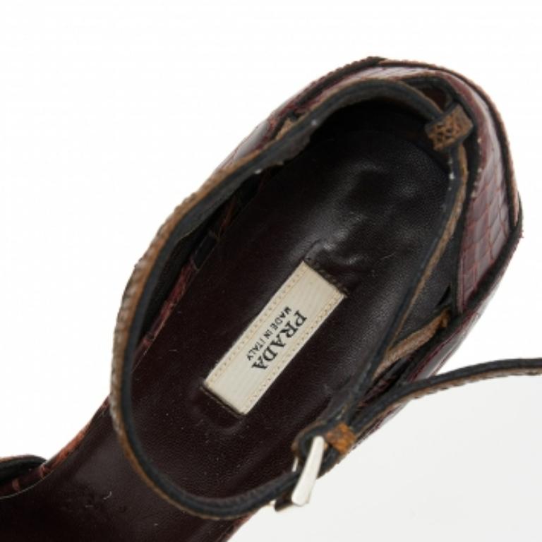 Prada Sandali con cinturino alla caviglia in pelle di pitone e pelle goffrata multicolore misura 38 in vendita 3