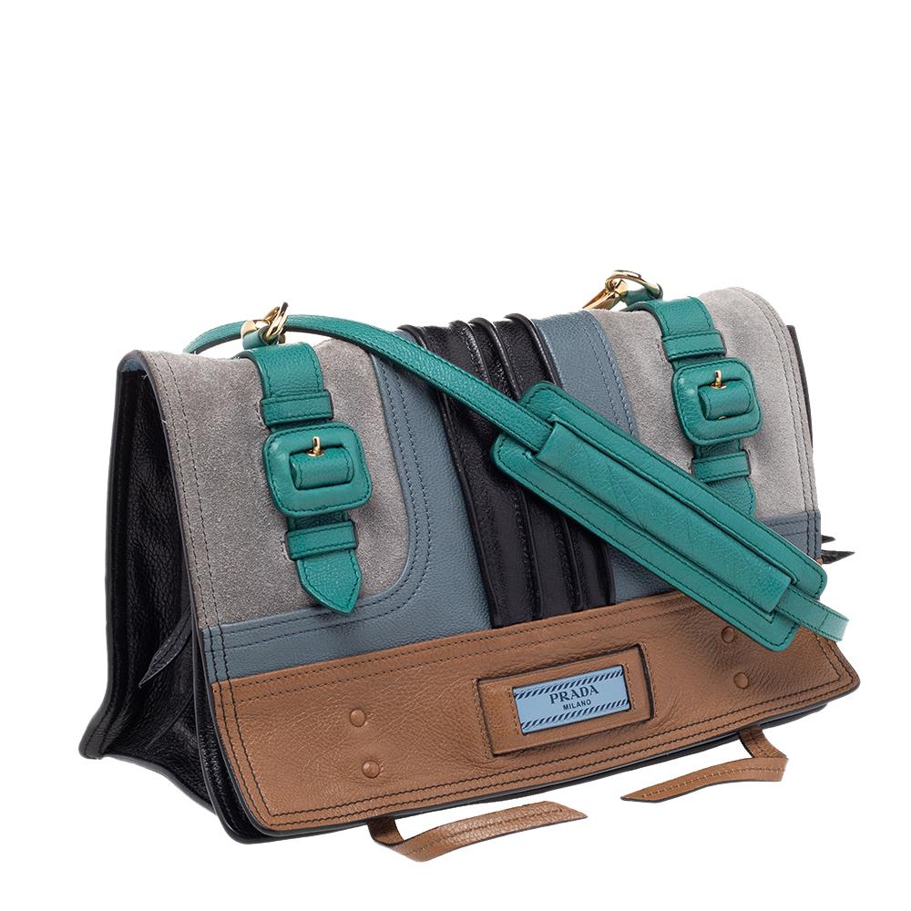 Prada Multicolor Wildleder und Leder Etiquette Klappe Umhängetasche im Zustand „Gut“ in Dubai, Al Qouz 2