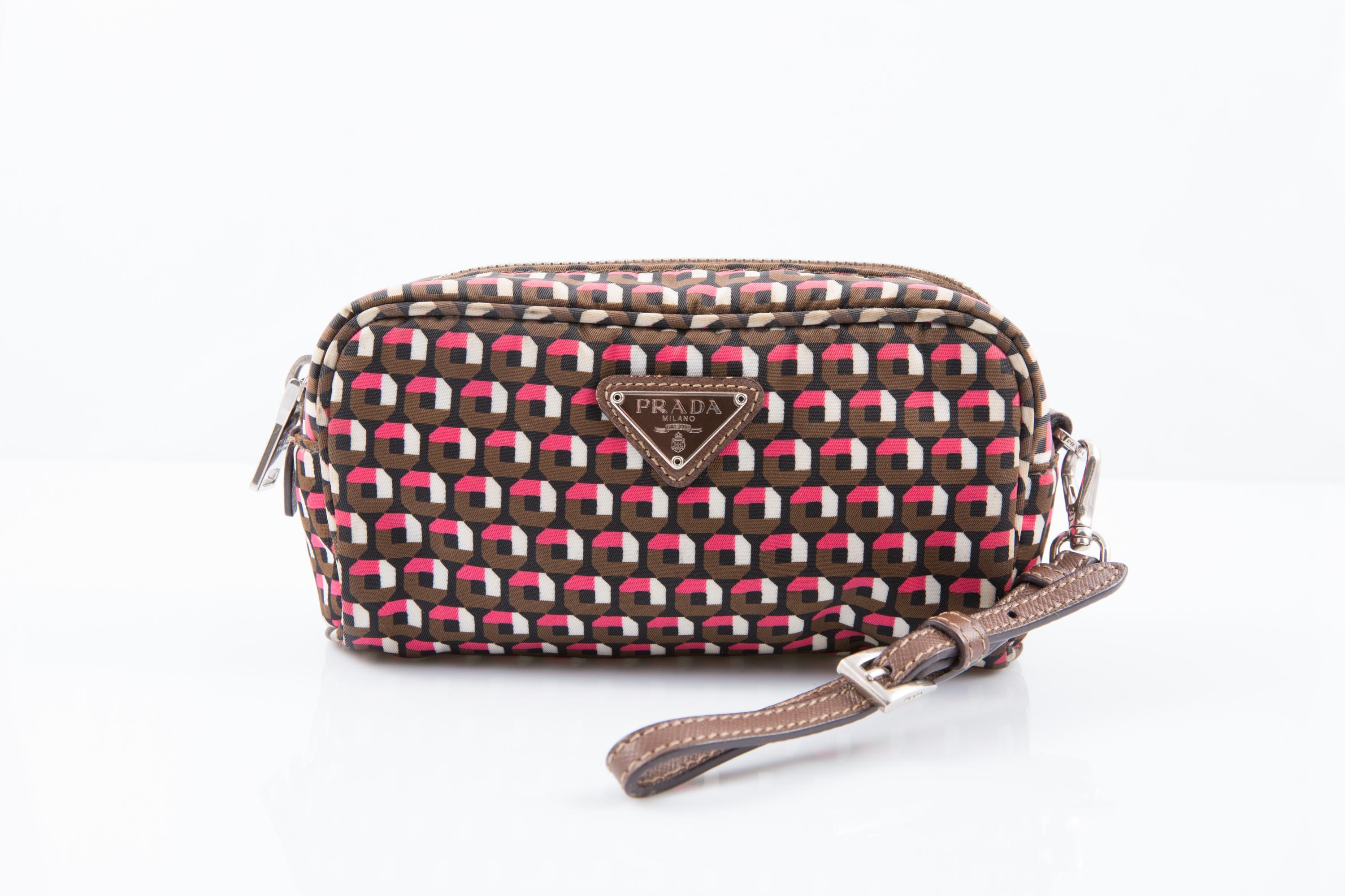 Prada - Pochette en nylon imprimé géométrique multicolore en vente 6