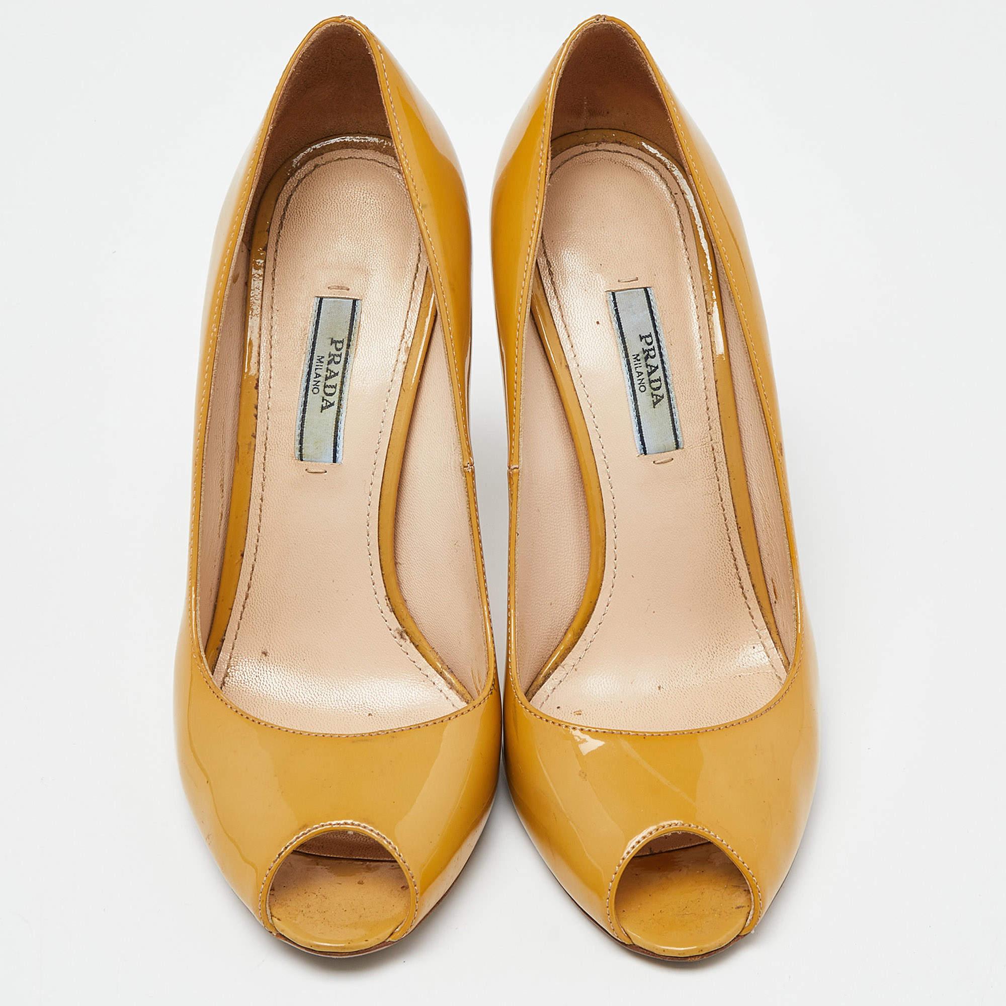 Brown Prada Mustard Patent Leather Peep Toe Pumps Size 38.5 For Sale