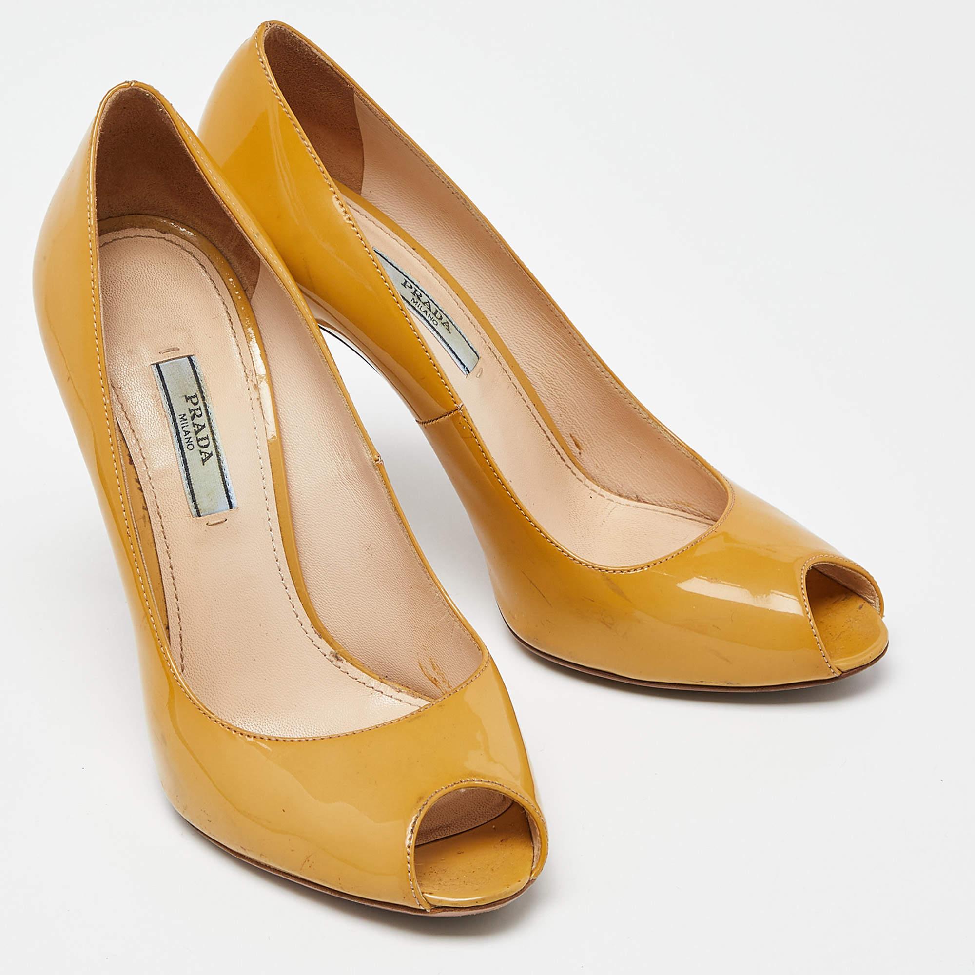 Prada Mustard Patent Leather Peep Toe Pumps Size 38.5 In Good Condition For Sale In Dubai, Al Qouz 2