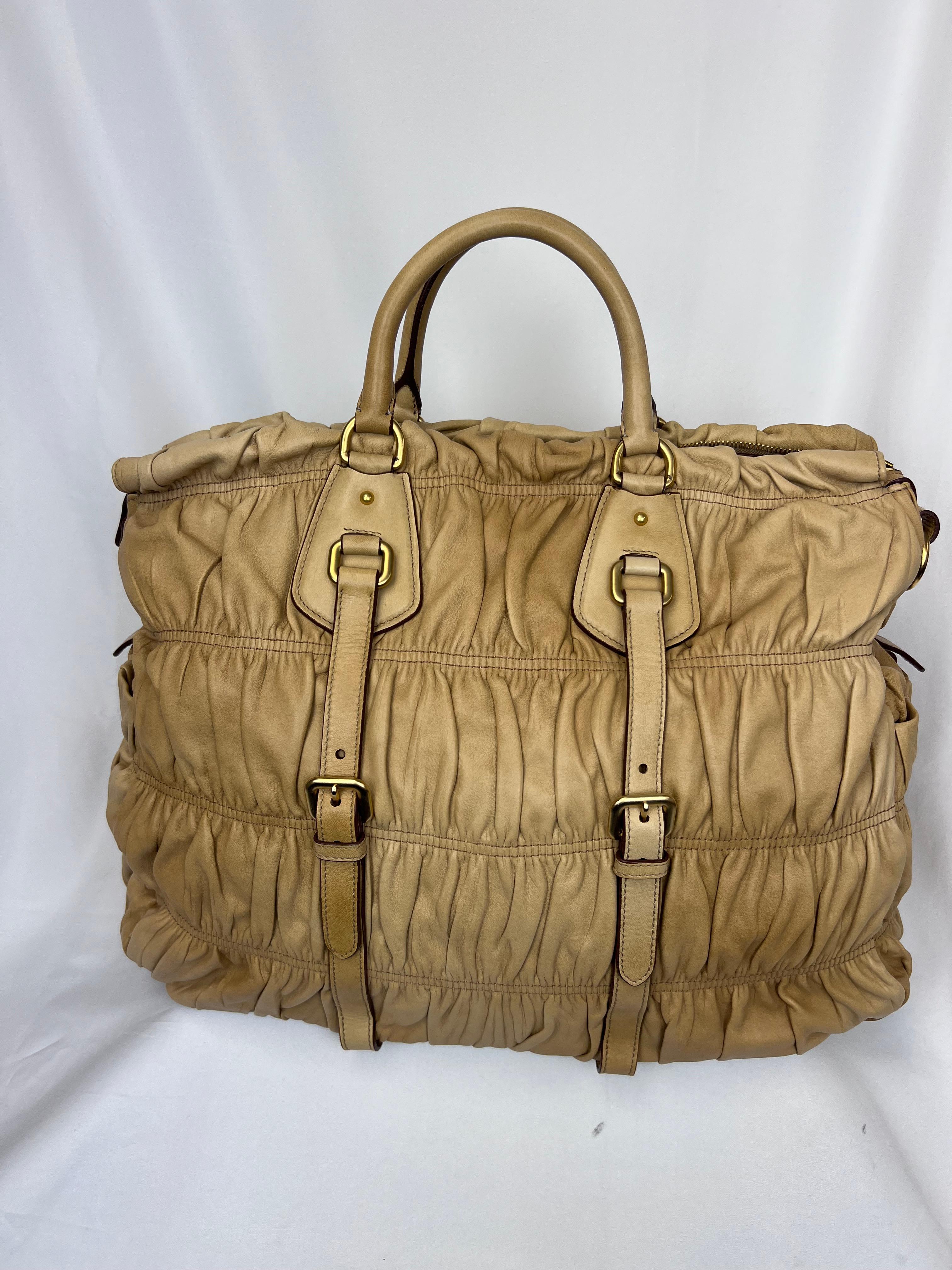 A stunning example of Prada’s signature craftsmanship, the Nappa Gaufre Tote is a versatile and elegant accessory designed for the modern fashion enthusiast. Made from soft and luxurious nappa leather, this bag features the iconic ruched Gaufre
