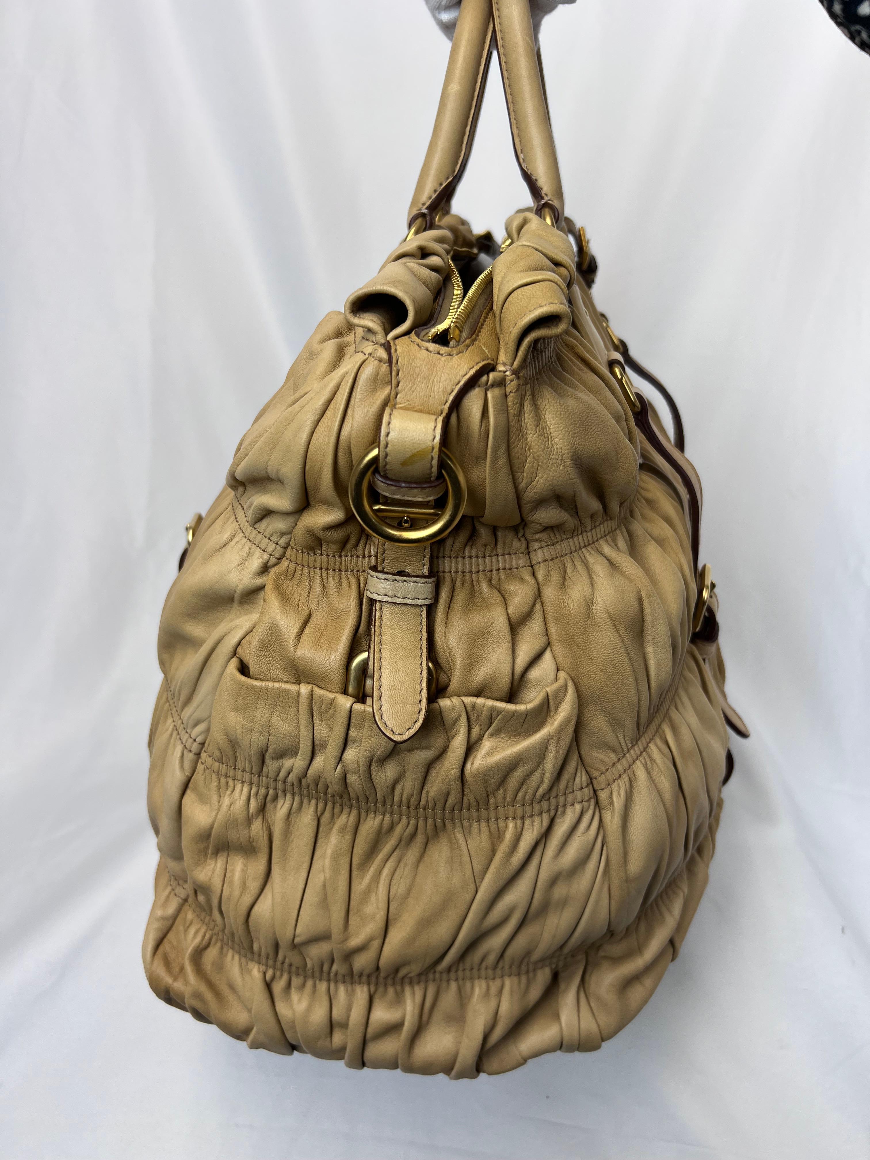 PRADA Napa Gaufre Tote In Excellent Condition For Sale In West Hartford, CT