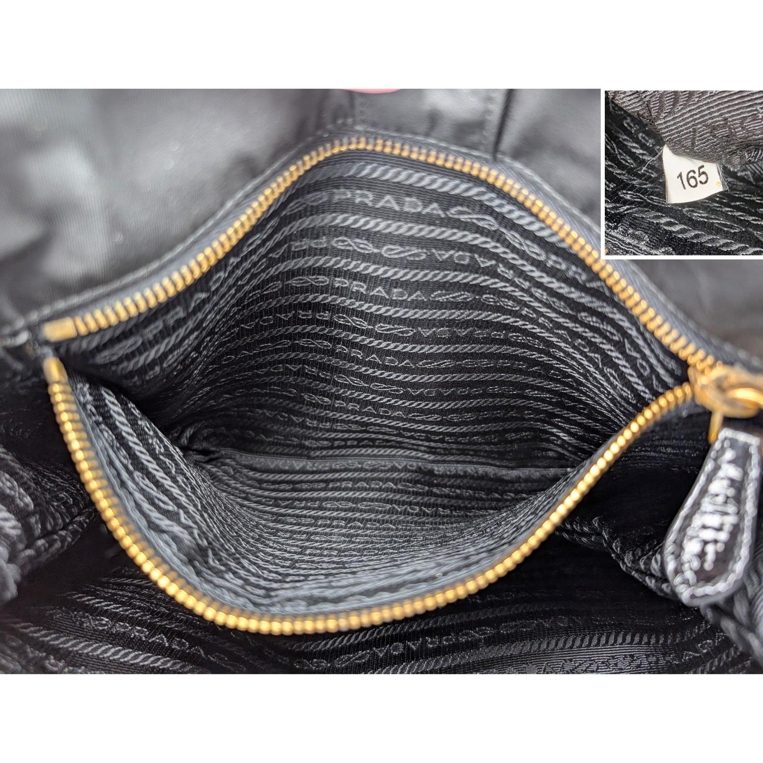 Borsa a tracolla in nylon di Prada con rifiniture in Naplak e Tessuto in vendita 3