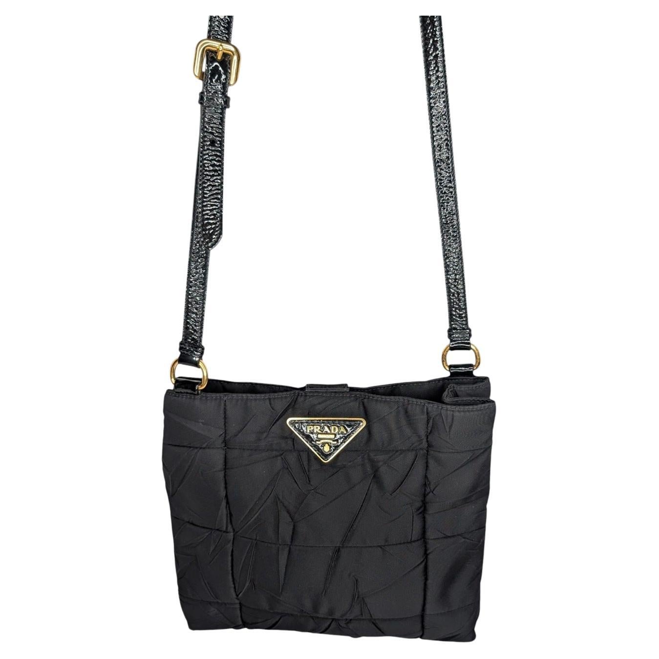 Borsa a tracolla in nylon di Prada con rifiniture in Naplak e Tessuto in vendita