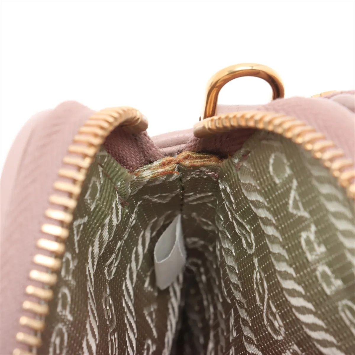 Prada Nappa Impuntu Leder Kette Brieftasche Rosa Beige im Angebot 8