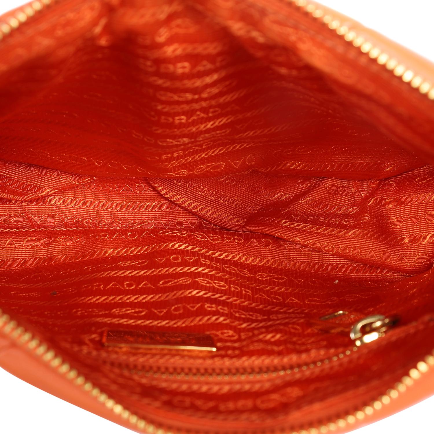 PRADA Sac en Nappa Triangle Patchwork Quilted Orange en vente 8