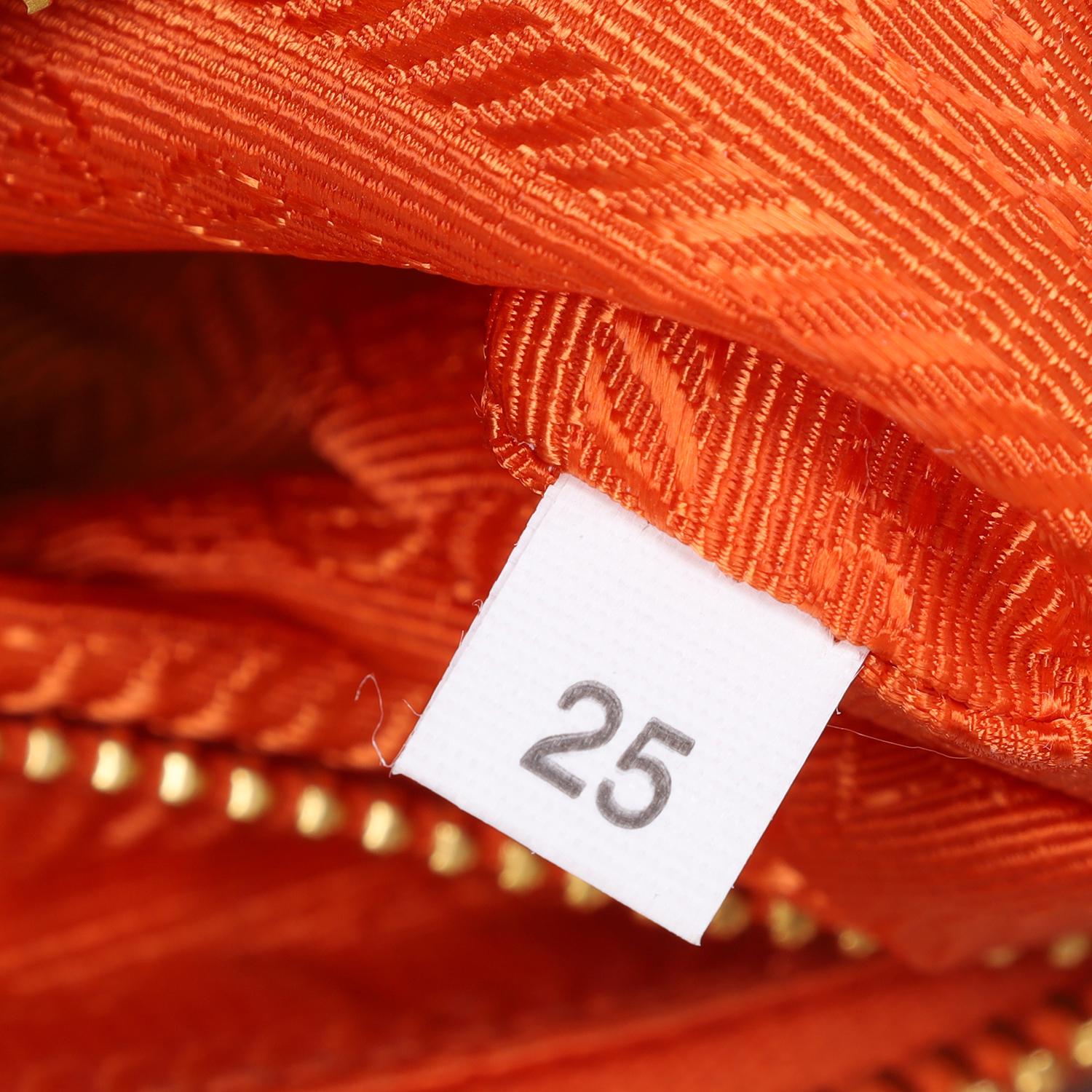PRADA Sac en Nappa Triangle Patchwork Quilted Orange en vente 9