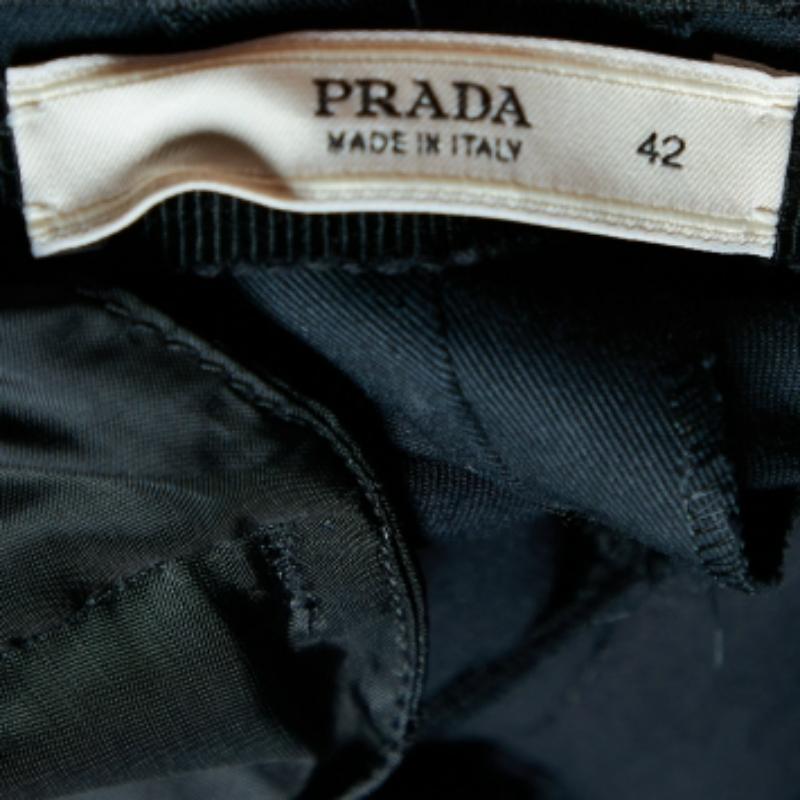 Prada Marineblaue Baumwollhose mit ausgefranster Taille M im Zustand „Gut“ im Angebot in Dubai, Al Qouz 2