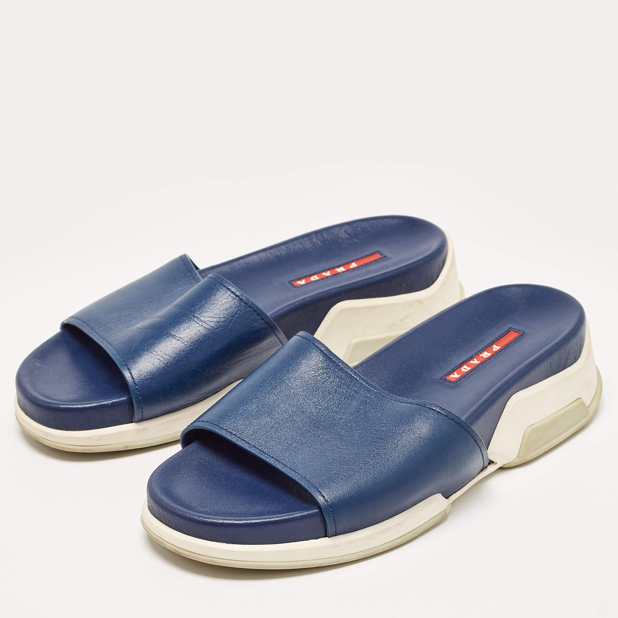 Estas chanclas Prada tan bien elaboradas te cubrirán en tus planes de todo el día. Tienen un diseño versátil y quedan muy bien en los pies.