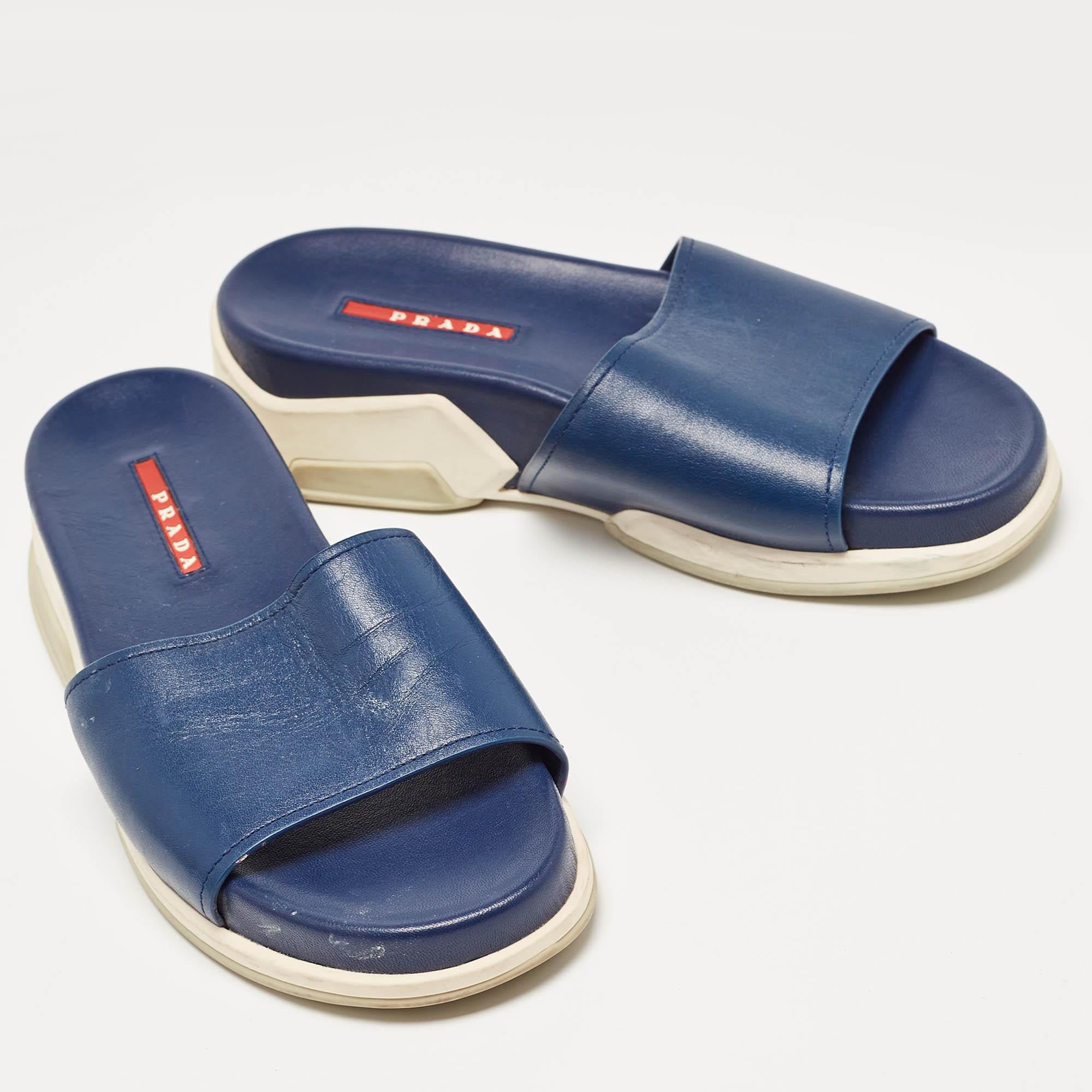 Prada Sandalias de piel azul marino talla 37 en Bueno estado para la venta en Dubai, Al Qouz 2