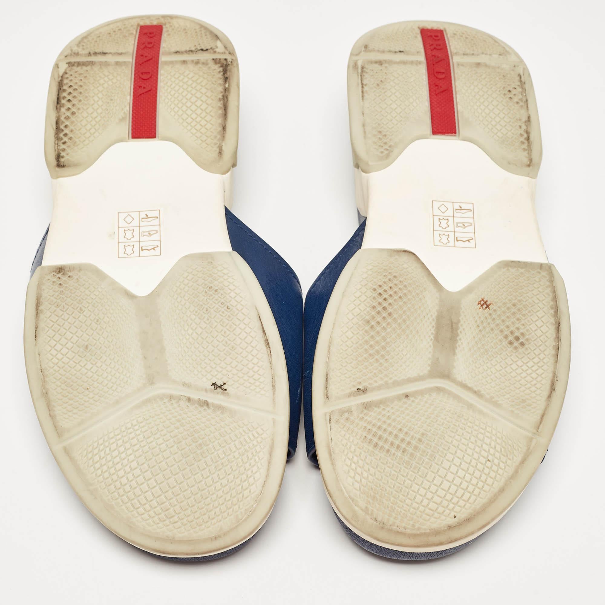 Prada Sandalias de piel azul marino talla 37 en venta 1